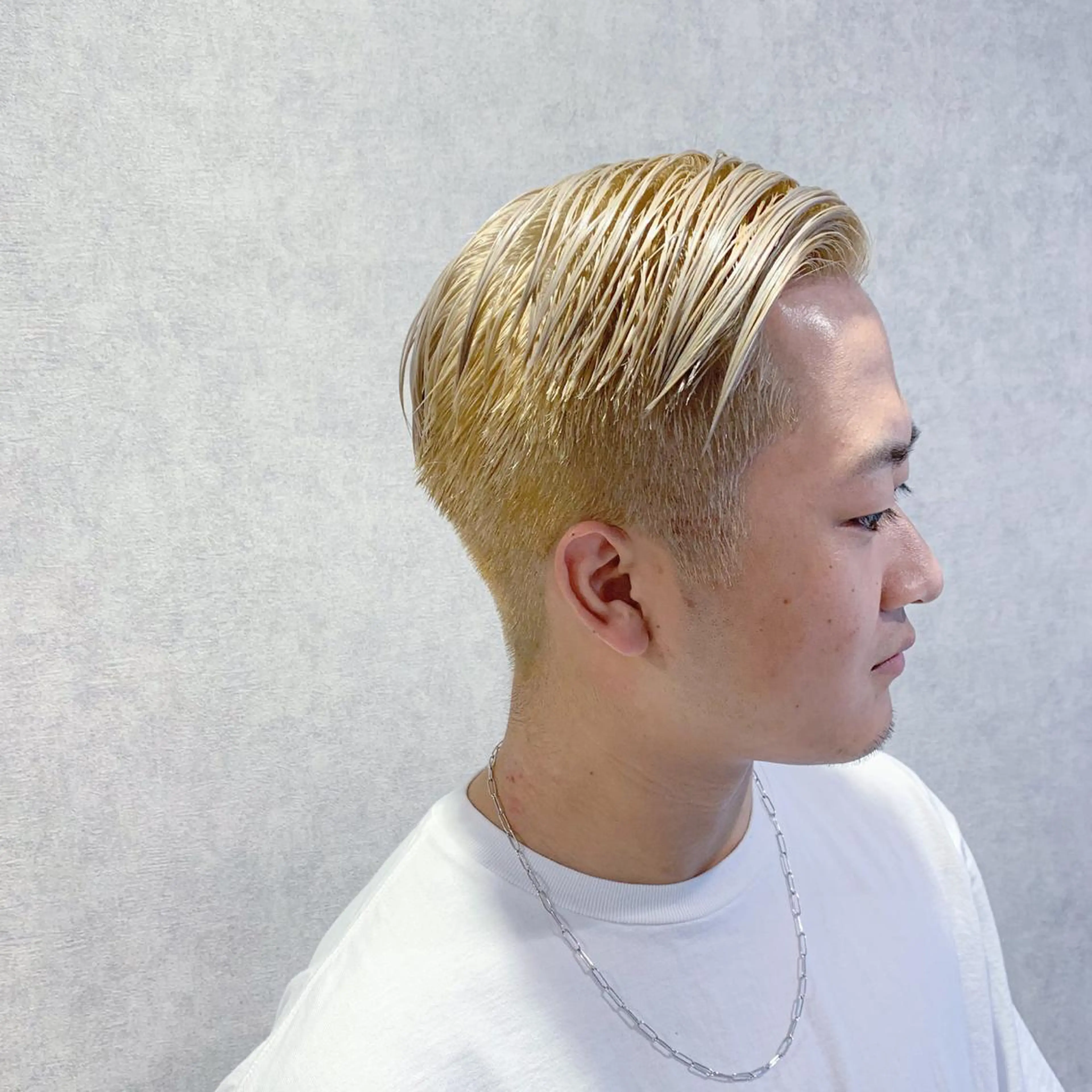 ショート カラー メンズ メンズブリーチ ベージュカラー ブリーチ ホワイトベージュ メンズパーマ職人 加藤 弘貴のヘアスタイル