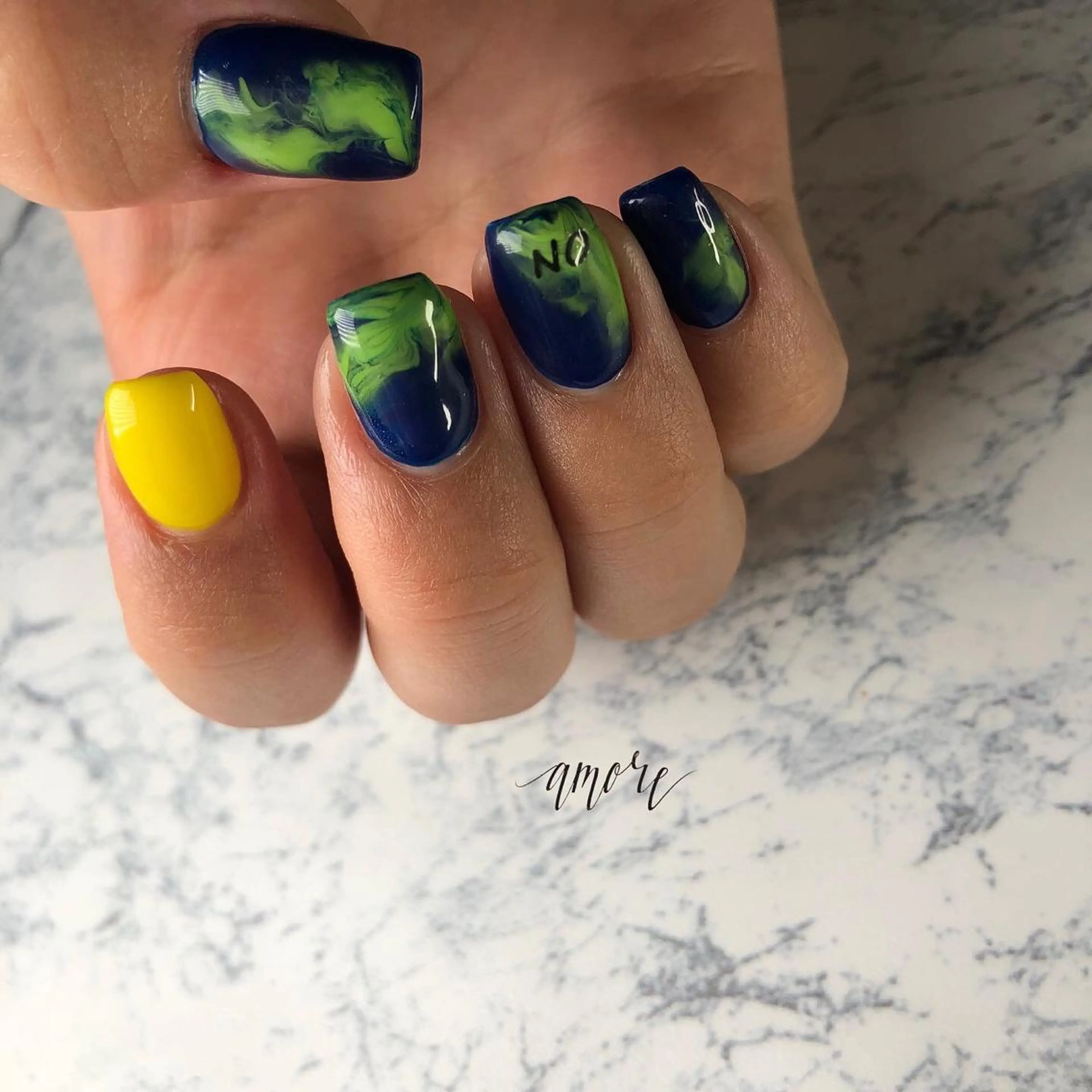 ネイル ジェルネイル 氷ネイル・うるうるネイル マグネットネイル ミラーネイル ニュアンスネイル You kyehwaのネイルデザイン