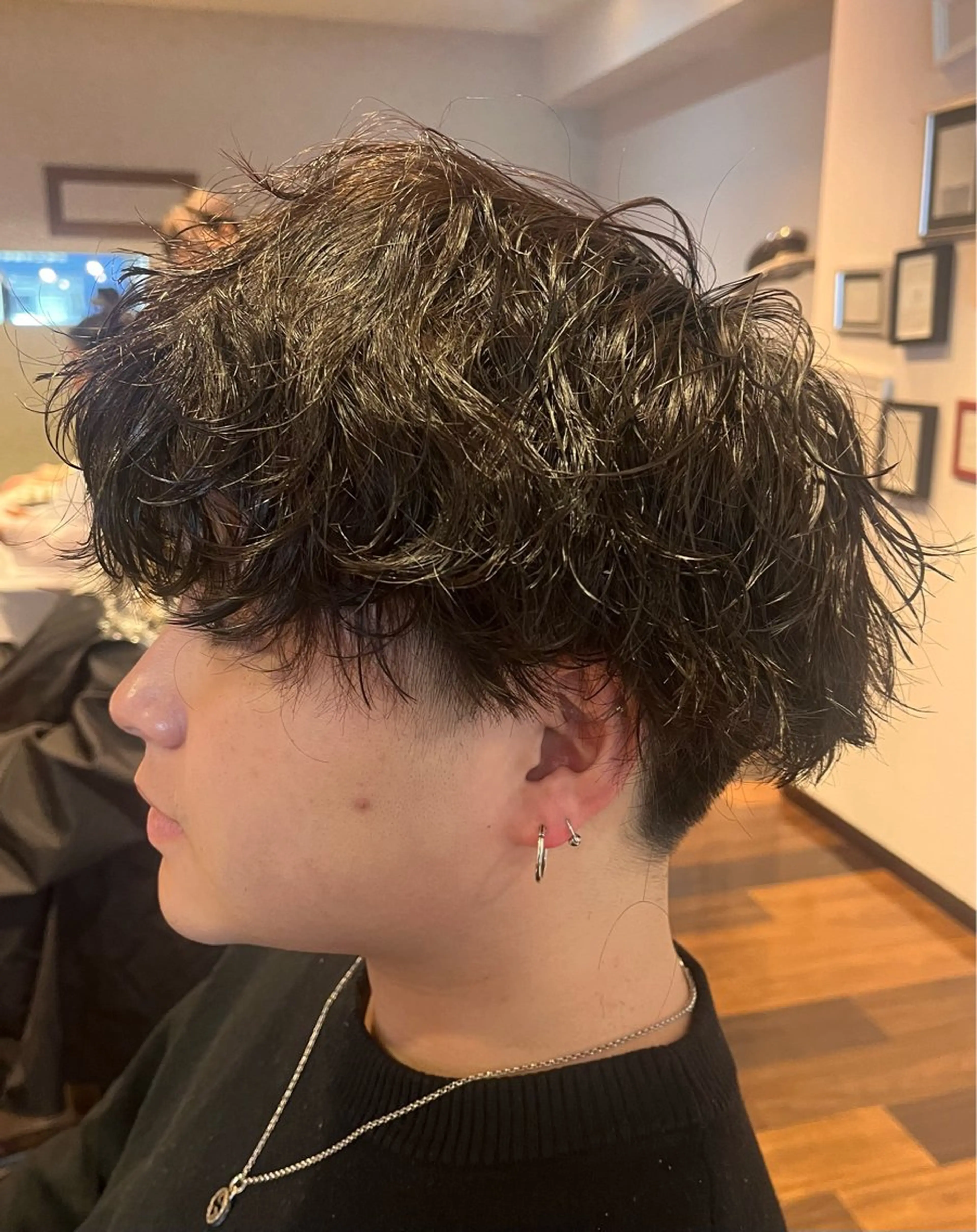 ショート パーマ メンズ メンズパーマ 波巻きパーマ カット パーマ よしだ しおりのヘアスタイル