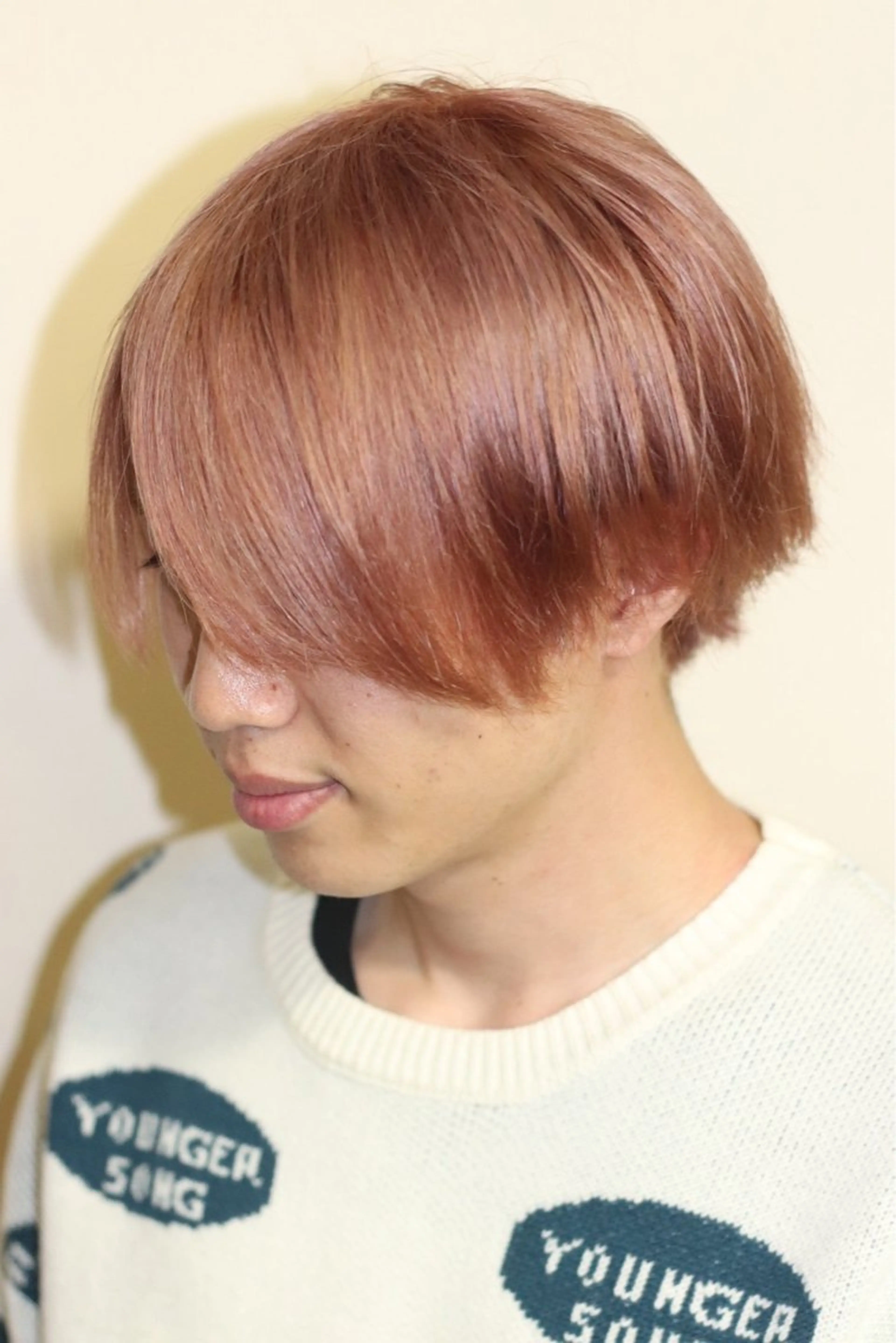 ショート カラー メンズ メンズブリーチ ベージュカラー ブリーチ 透明感カラー ピンクカラー 浅岡 昭汰のヘアスタイル