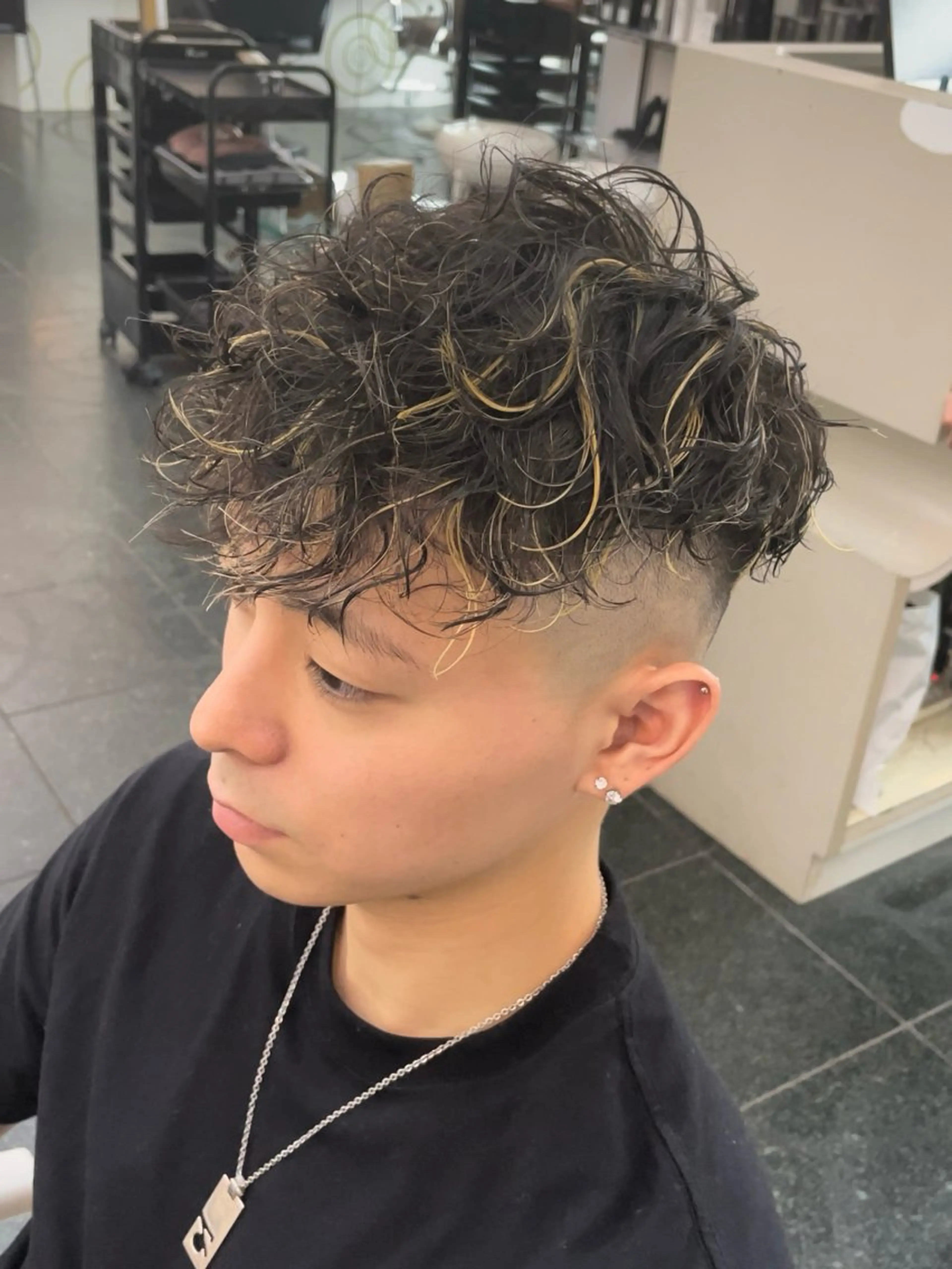 ショート パーマ メンズ カット ヘアカラー パーマ 💇🏻‍♂️パーマ ニキ✨本田龍斗のヘアスタイル