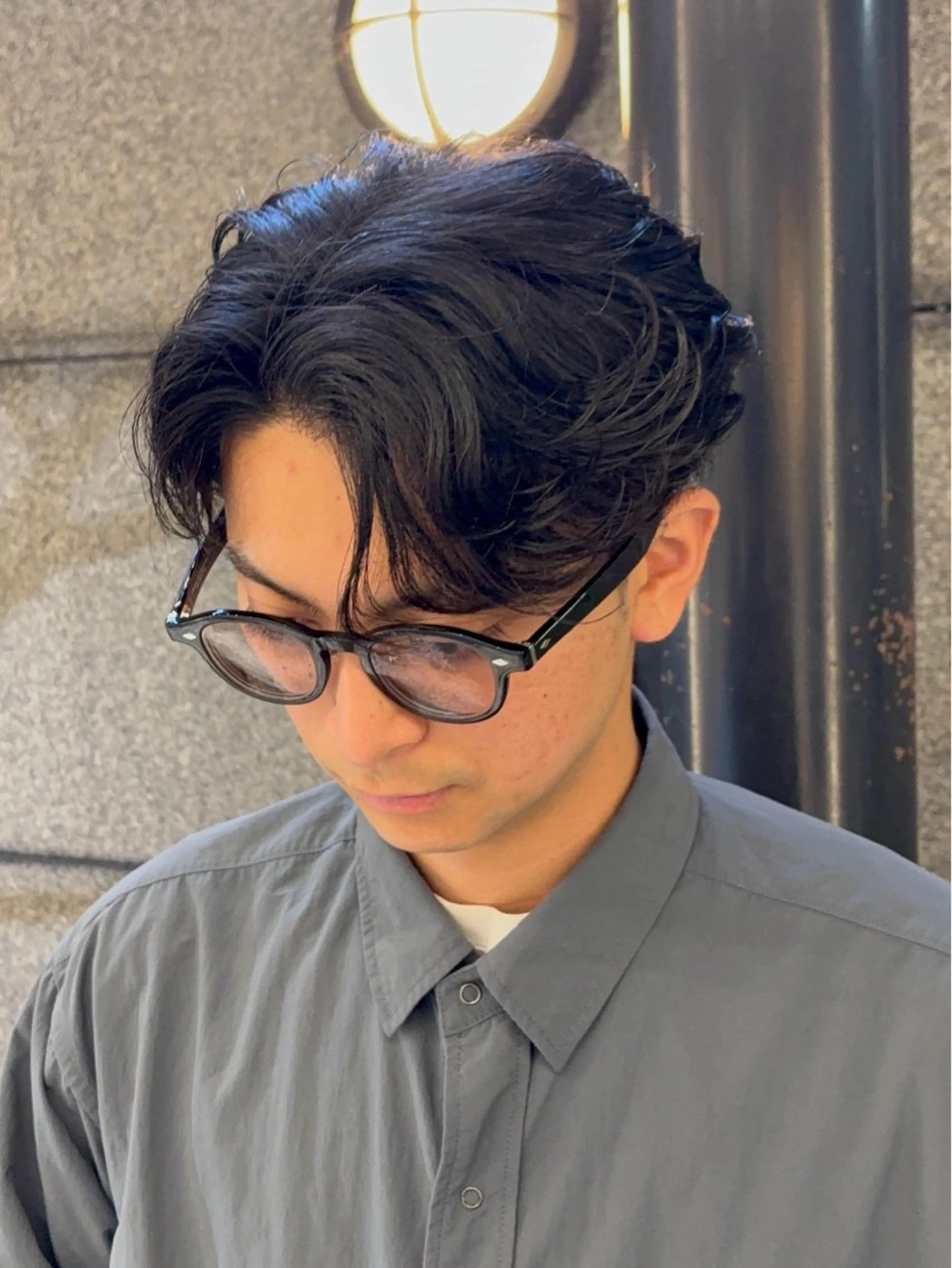 ミディアム パーマ メンズ ミディアムパーマ センターパート フェザーパーマ メンズパーマ カット パーマ 🥇メンズパーマ /縮毛矯正/木村神心のヘアスタイル