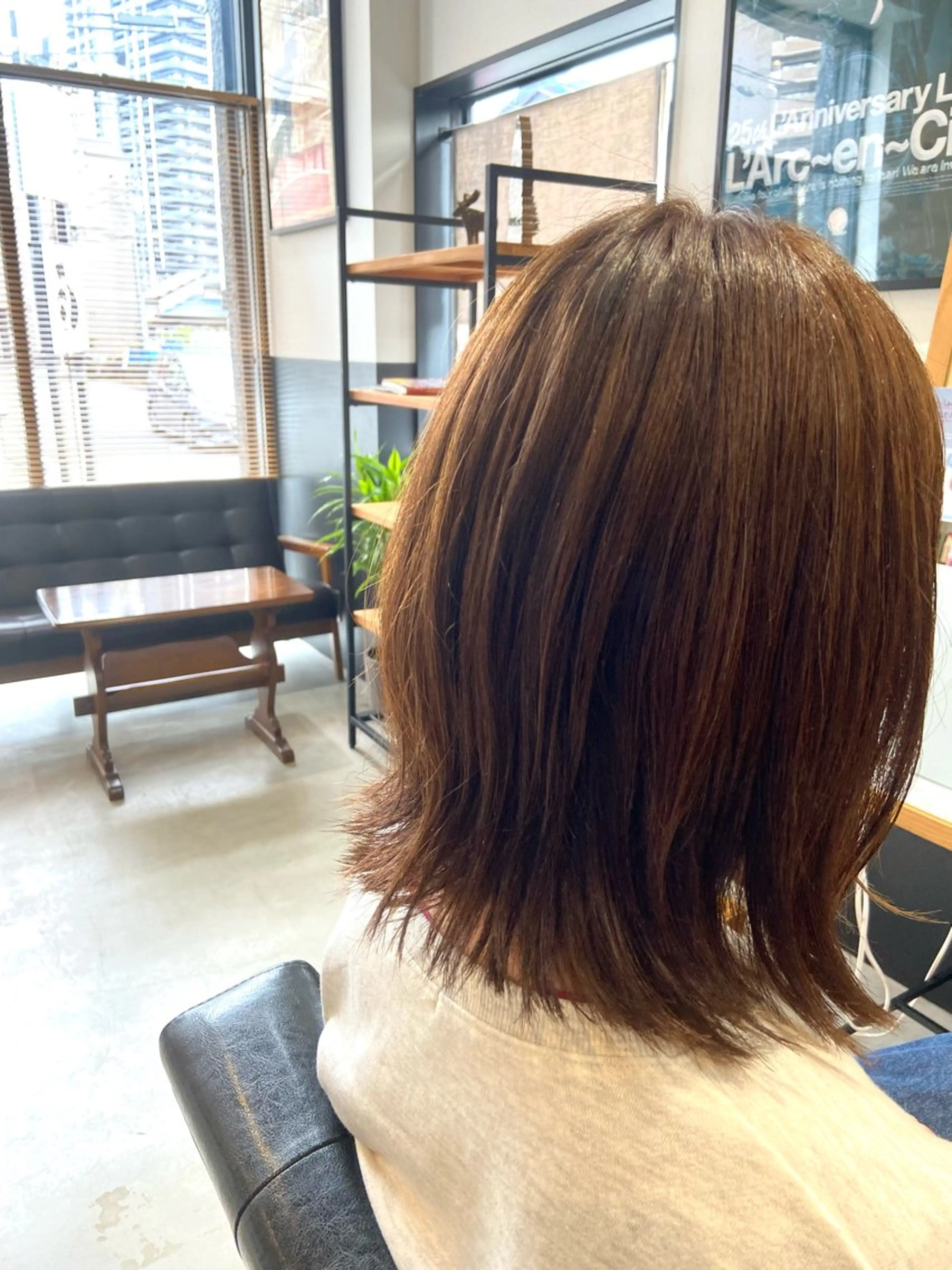 ミディアム アッシュ ボブ 外ハネヘア カット ヘアカラー 💫縮毛矯正/ カット💫徳永あい子のヘアスタイル