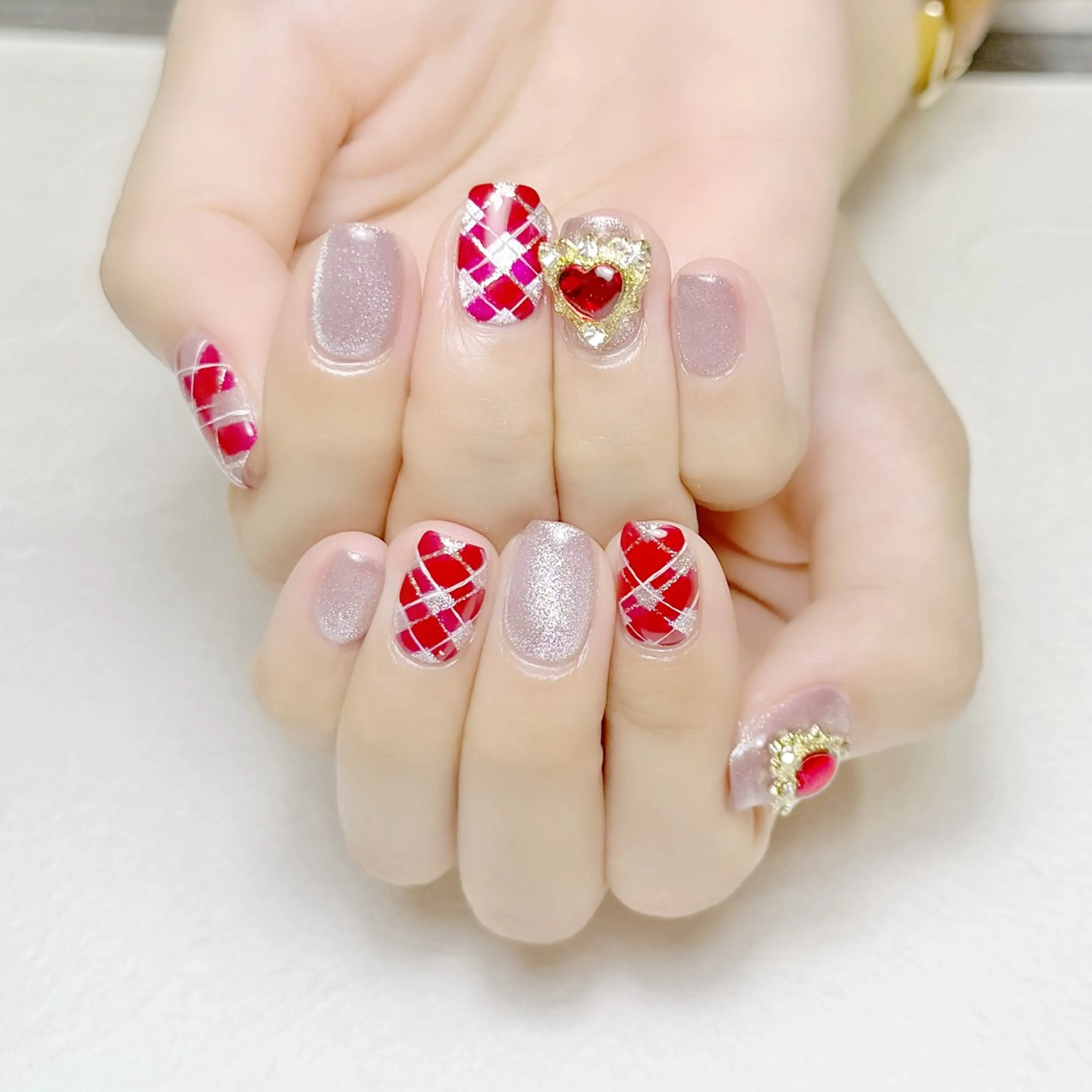ネイル キラキラネイル マグネットネイル 赤色 rouse nail RISATOのネイルデザイン