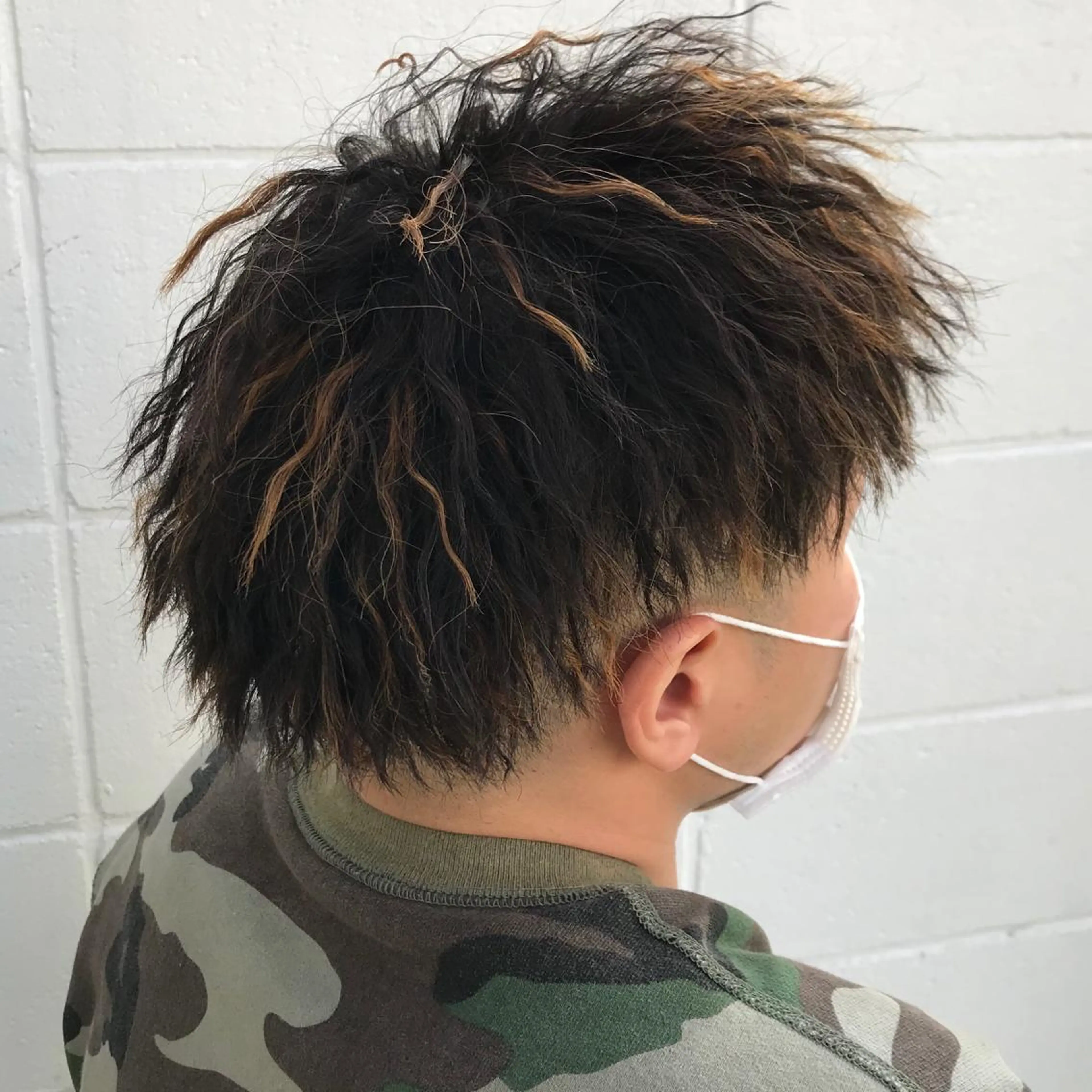 ショート パーマ メンズ メンズハイライト メンズパーマ メンズツイストパーマ ハイライト ツイストパーマ カット パーマ メンズ特化 TAKUYAのヘアスタイル