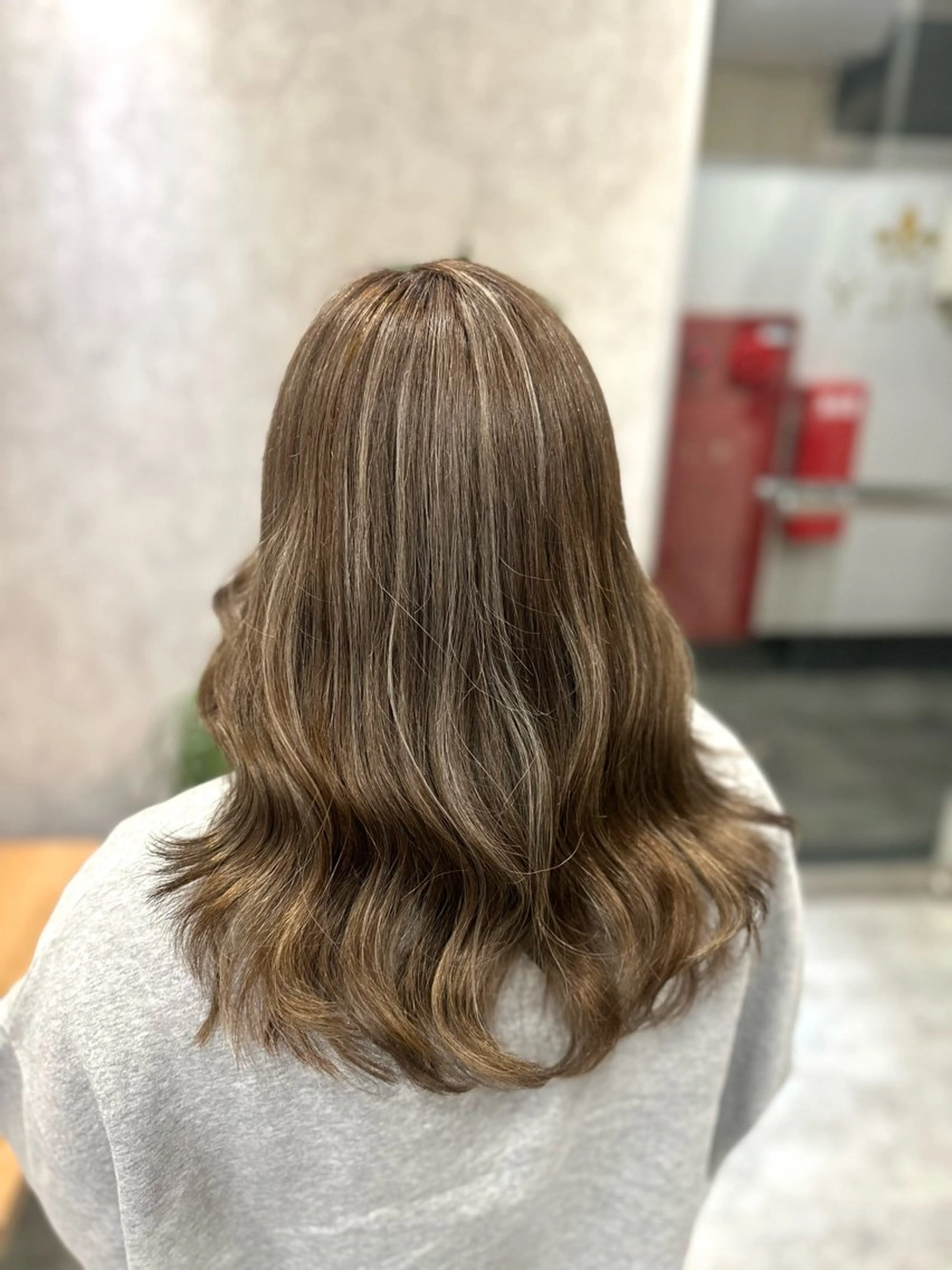 セミロング ハイライト ヘアカラー MOURI CHISATOのヘアスタイル