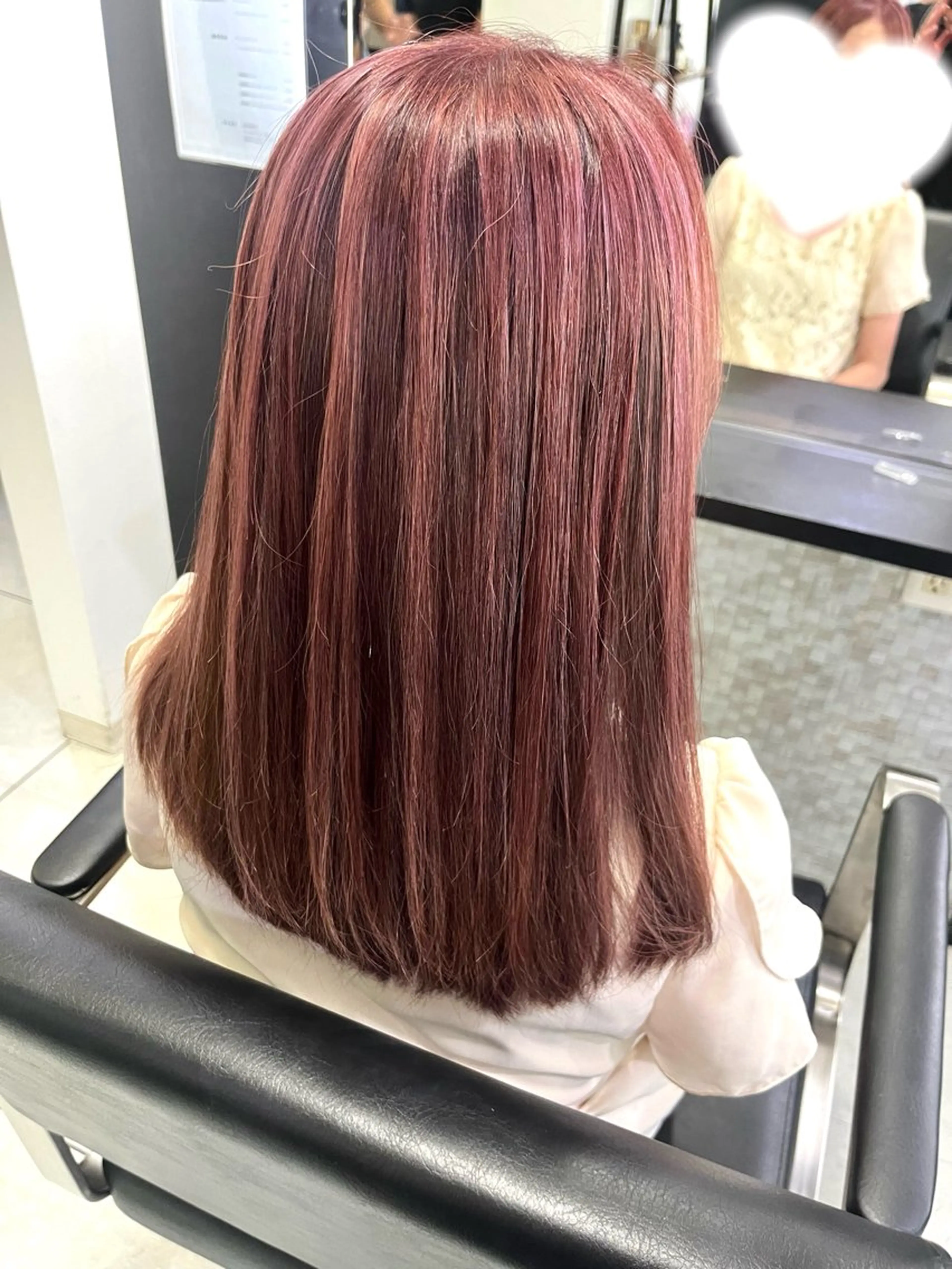 セミロング カラー ハイライトカラー ピンクカラー ハイライト 杉山 愛のヘアスタイル