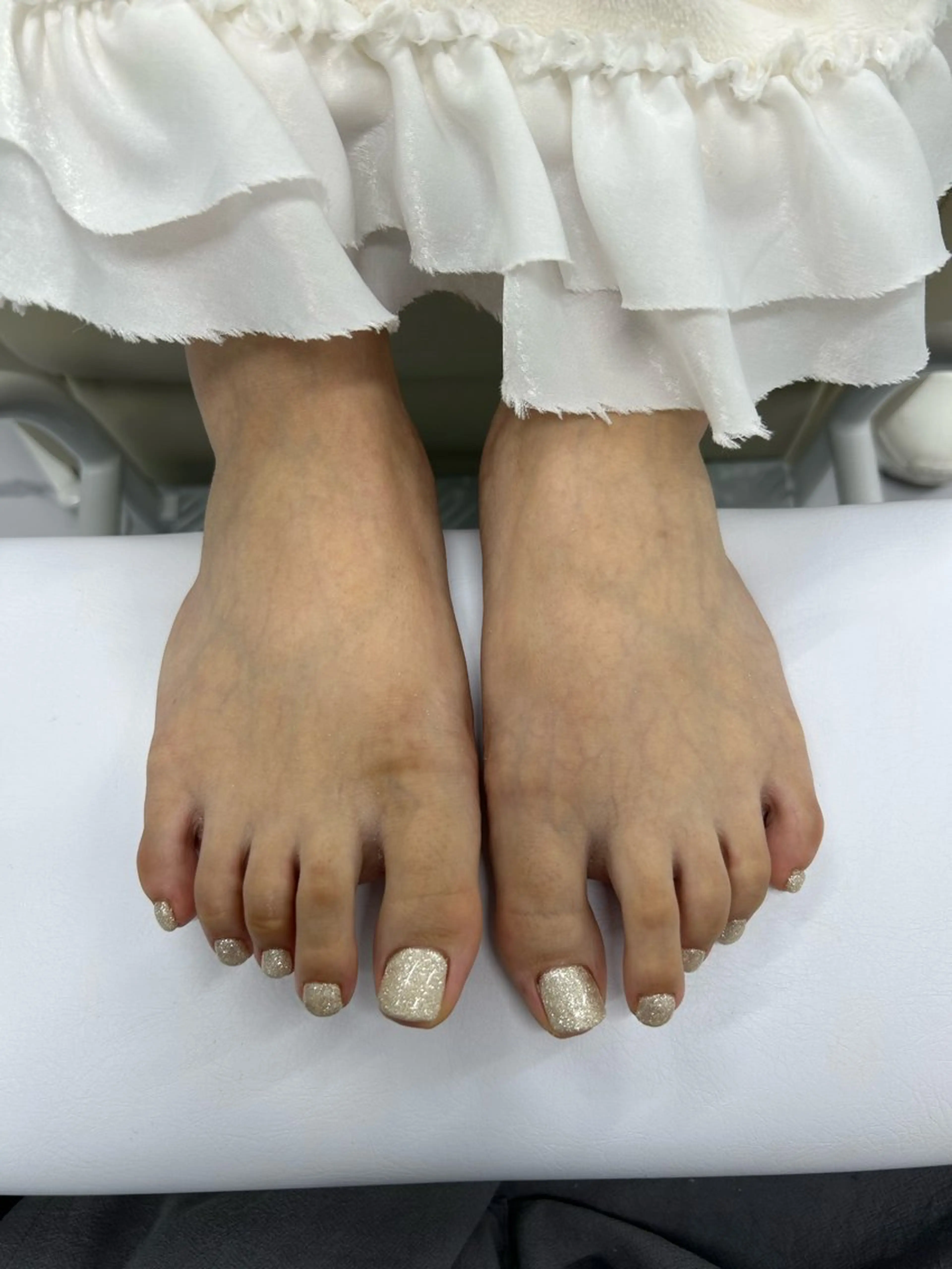 ネイル フットネイル ゴールド ワンカラーネイル 加藤 楓子のネイルデザイン