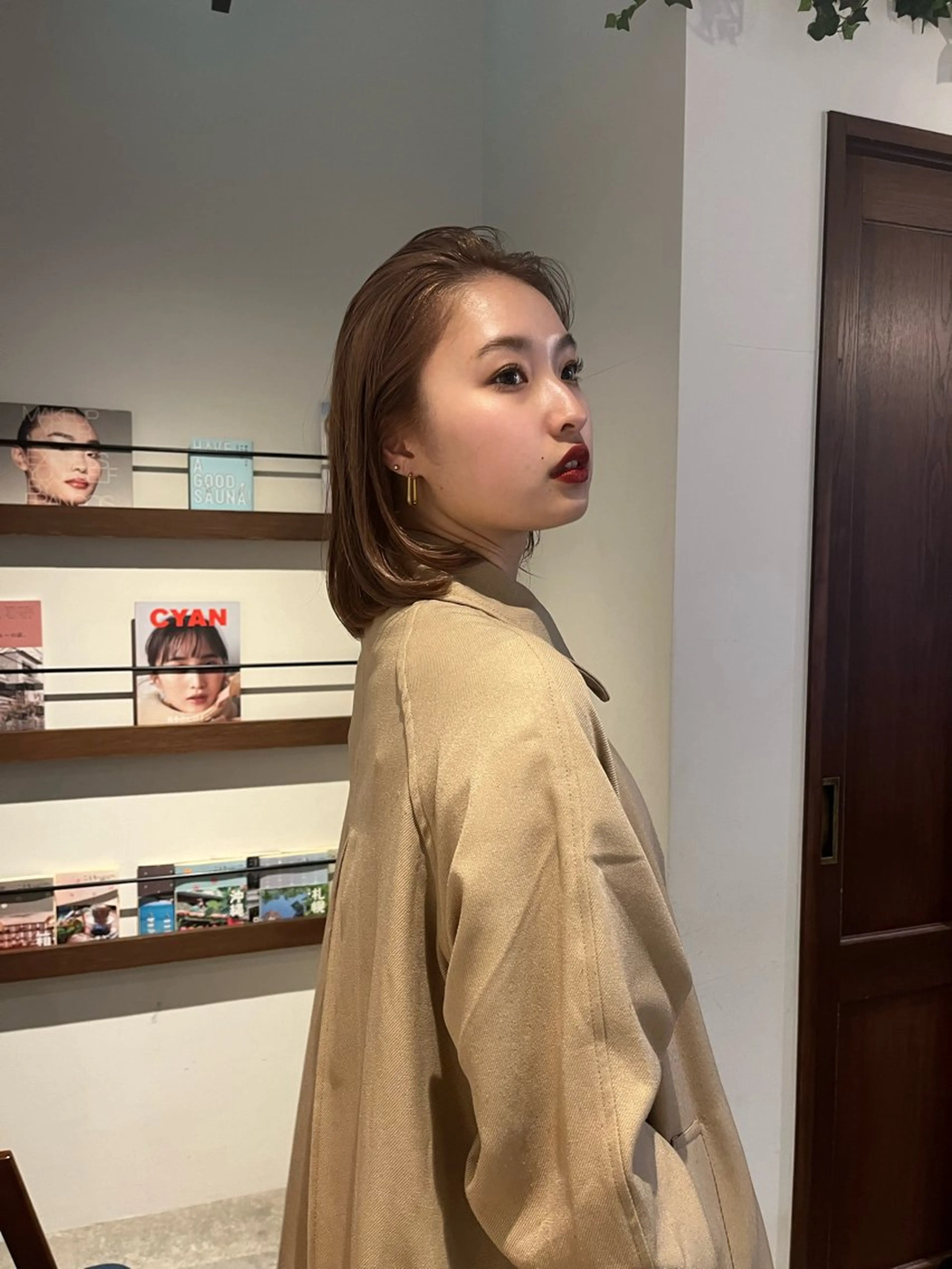 ミディアム カラー 渡邊 百咲のヘアスタイル