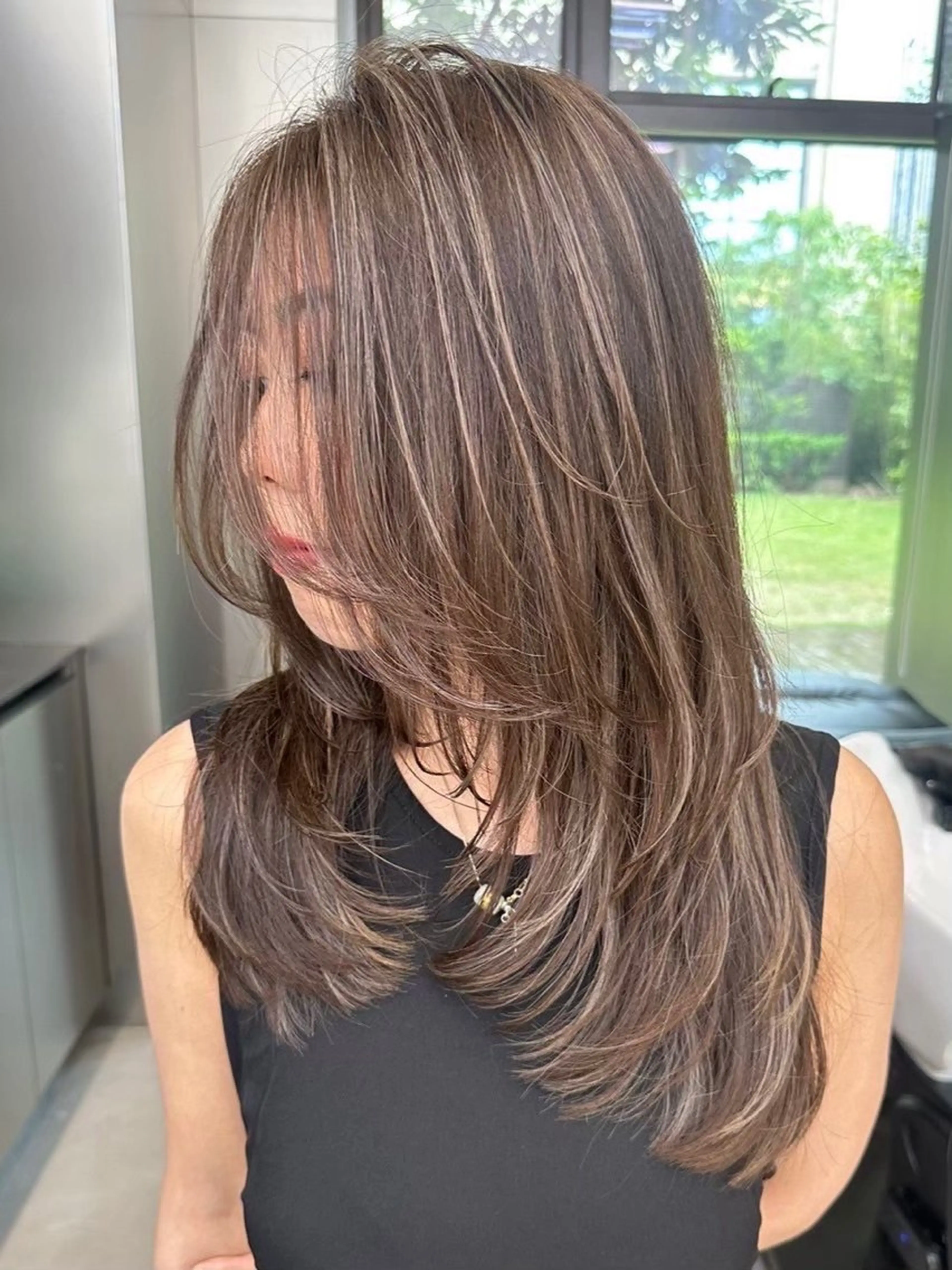 ミディアム レイヤーカット カット ヘアカラー トリートメント TAKU 美容師のヘアスタイル