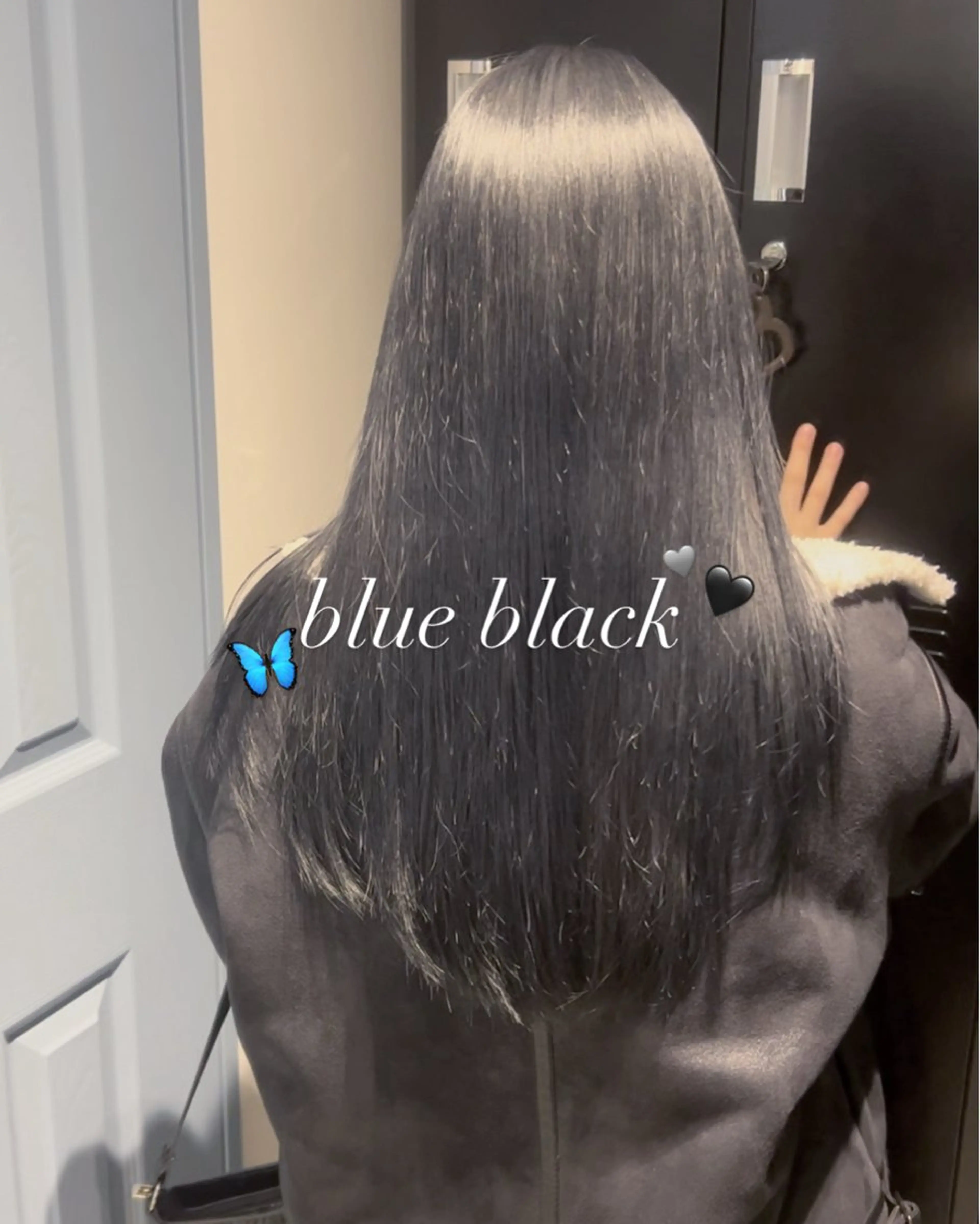 ロング カラー 黒髪 ブリーチ ブルーカラー ブルーブラック ヘアカラー 𝑴𝒊𝒐/艶 カラー/募集中🌸のヘアスタイル