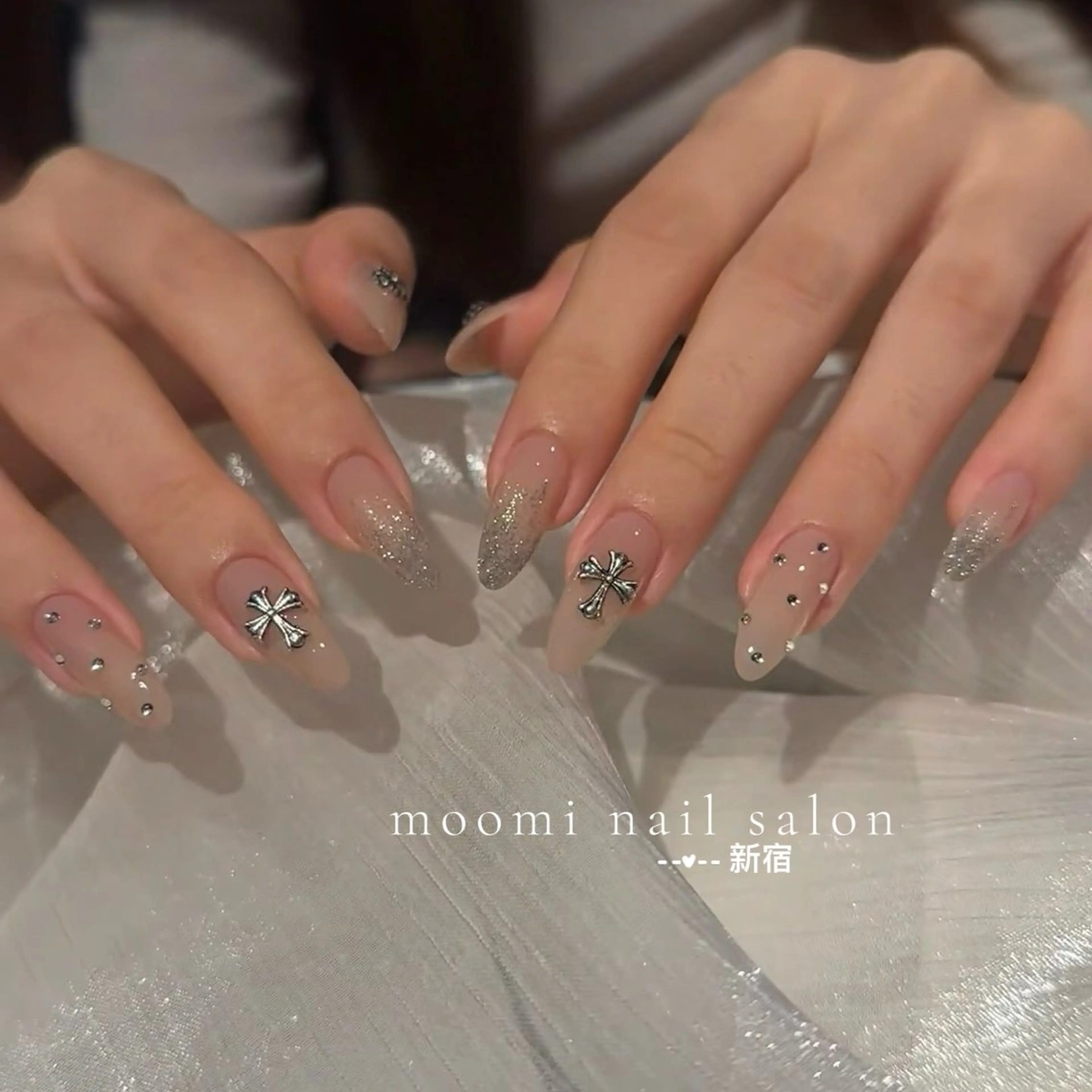 ネイル チークネイル フレンチネイル ジェルネイル グラデーション ハート ハンドネイル moomi nail スカルプ専門のネイルデザイン