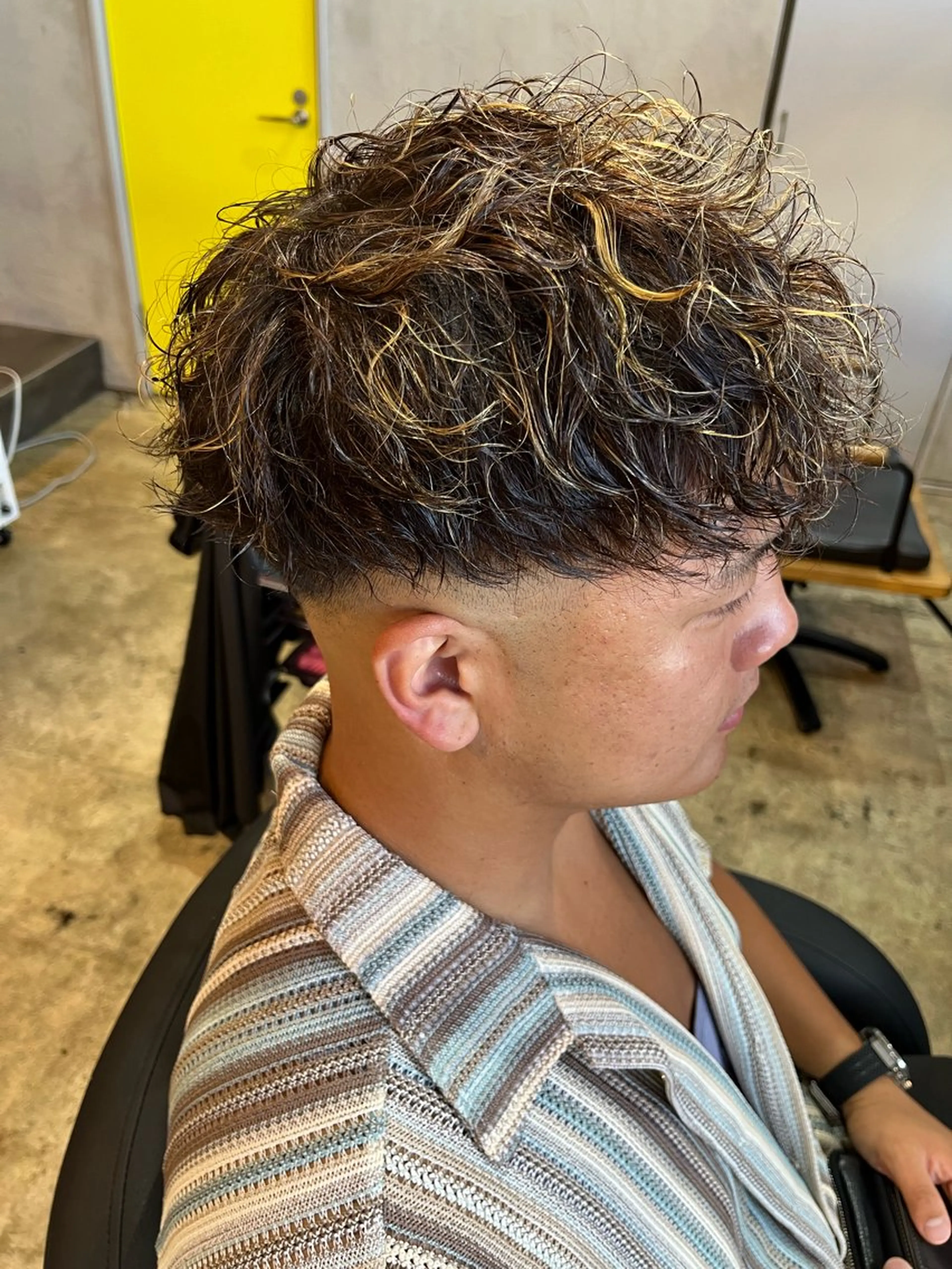 ショート カラー パーマ メンズ フェードカット スペインカール 🌀rooomen 各務原/龍之介のヘアスタイル