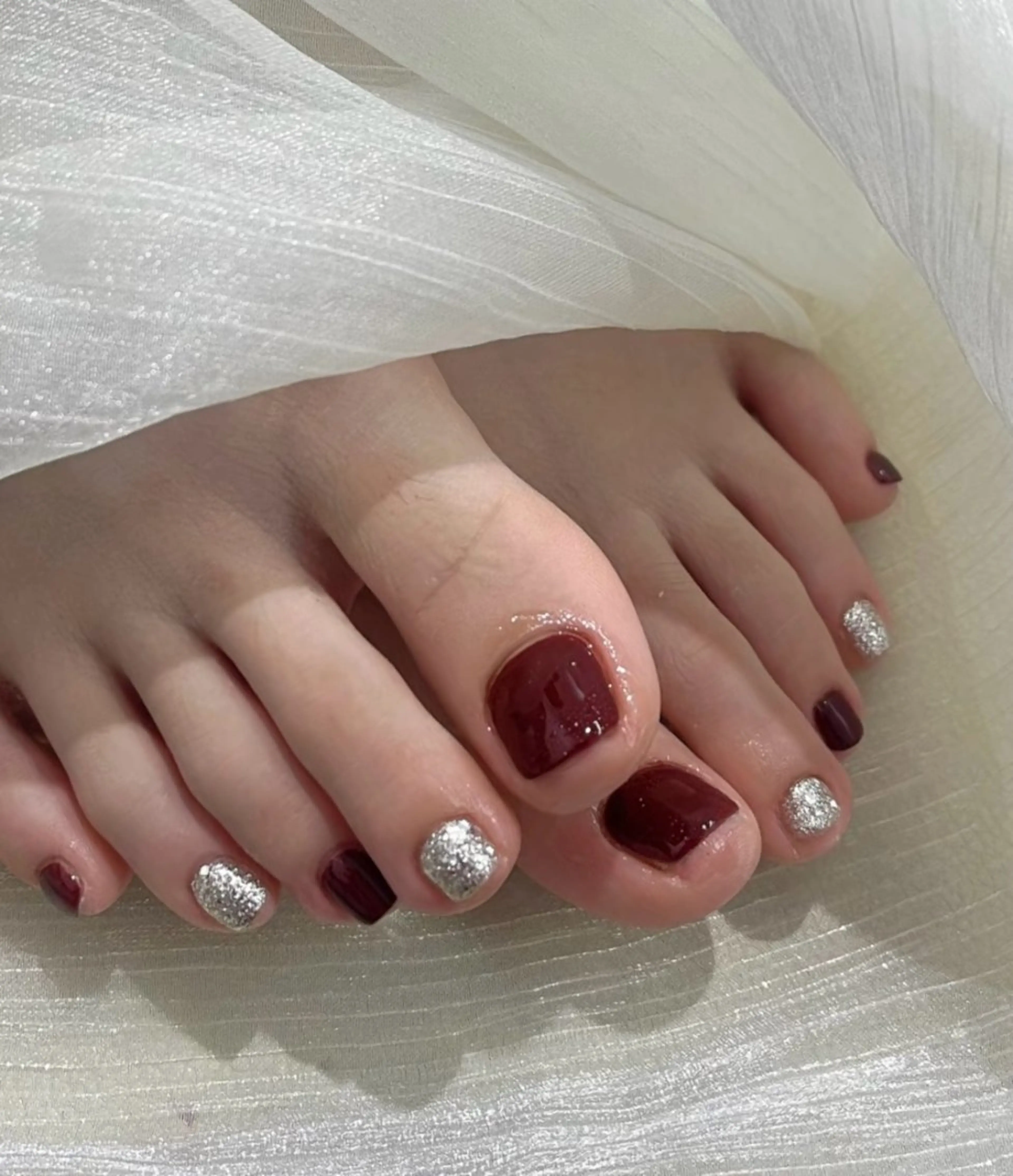 ネイル オーロラネイル 長さ出し フットネイル 韓国ネイル ラメ(グリッター) フットネイル 👍thumbs up nail👍のネイルデザイン