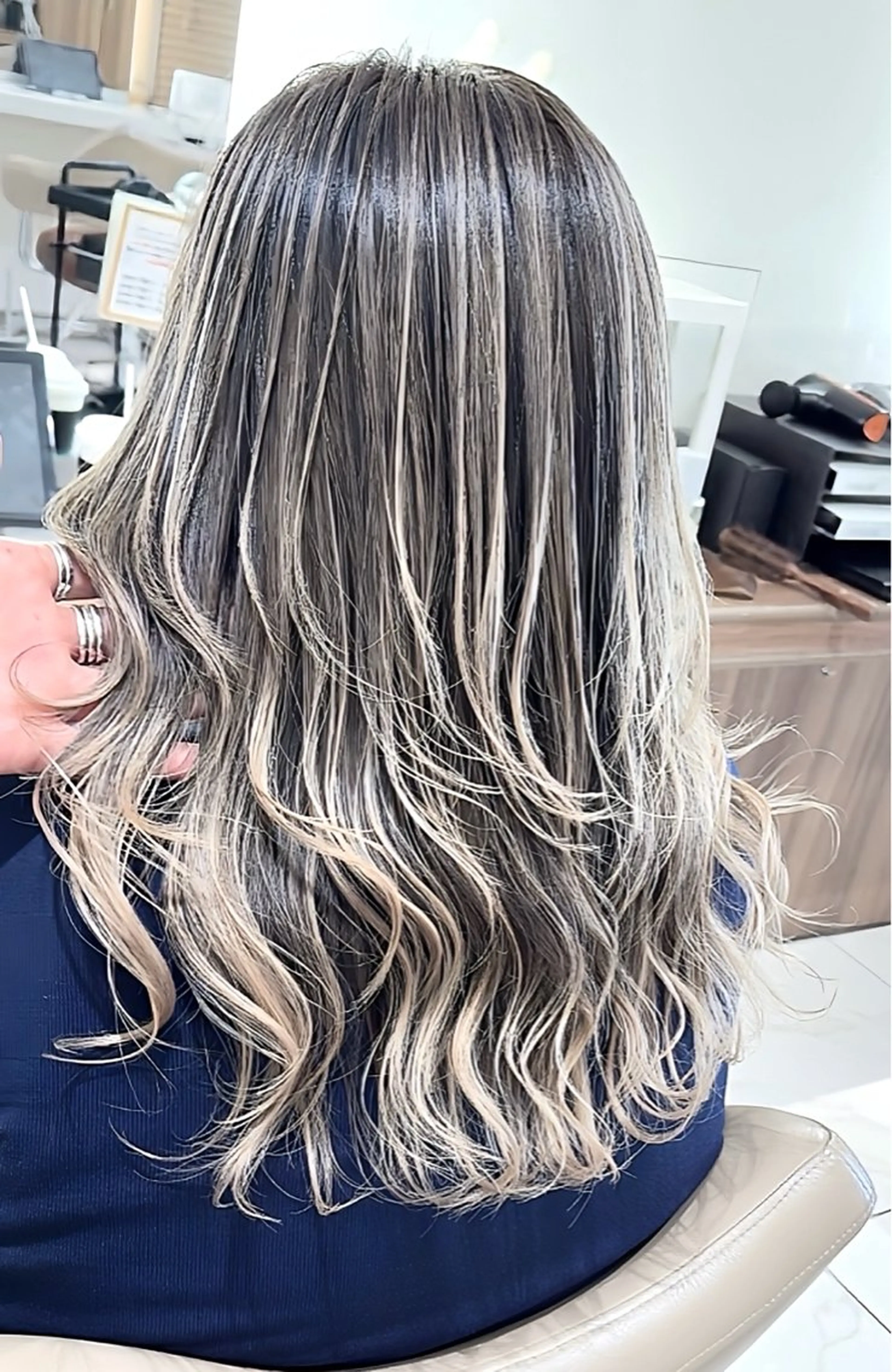 セミロング カラー バレイヤージュ 髪質改善 レイヤーカット カット ヘアカラー トリートメント 山崎俊輔/髪質改善 /バレイヤージュのヘアスタイル