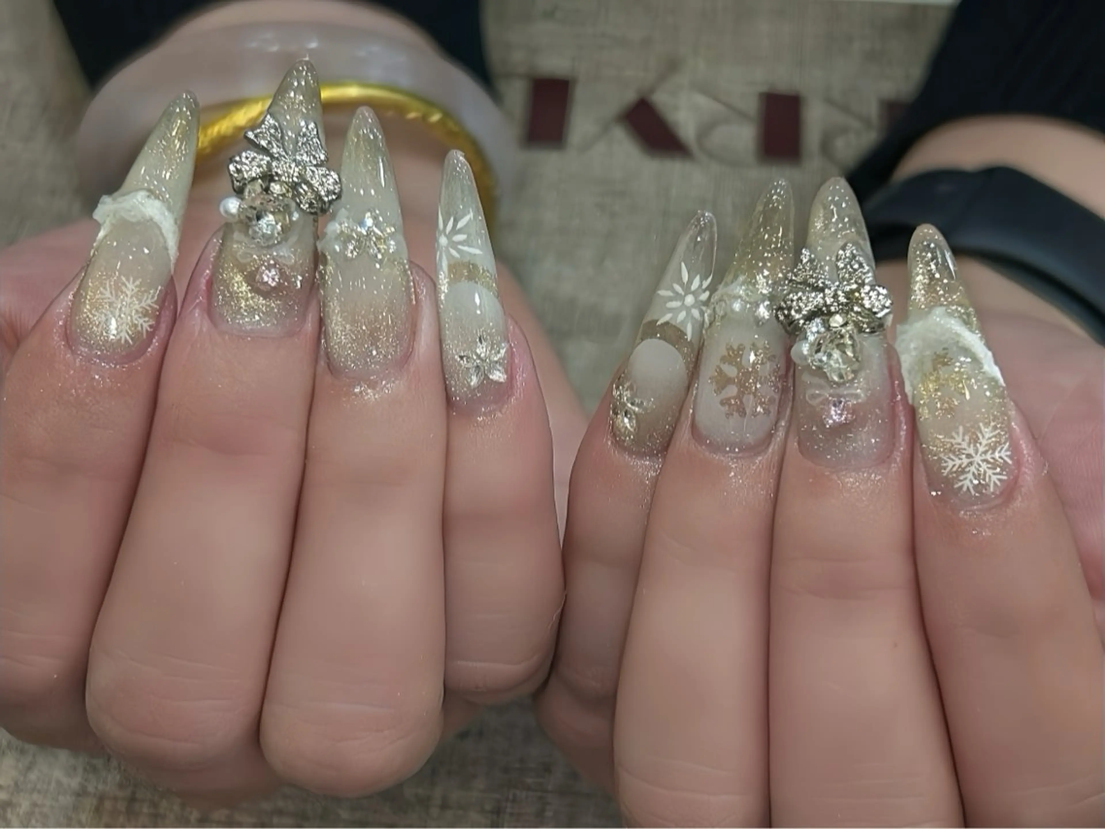 メンズ ネイル メンズ韓国風 クリスマス ボルドー フレンチネイル グラデーション ハンドネイル Rin Nail 新大久保店のネイルデザイン