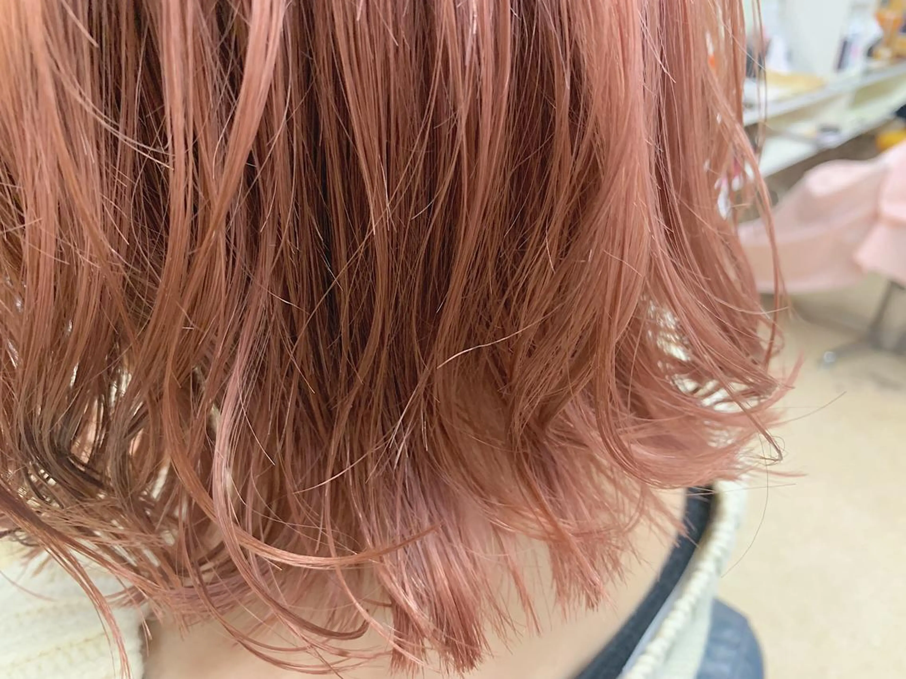 ミディアム 岸田 梓武生のヘアスタイル