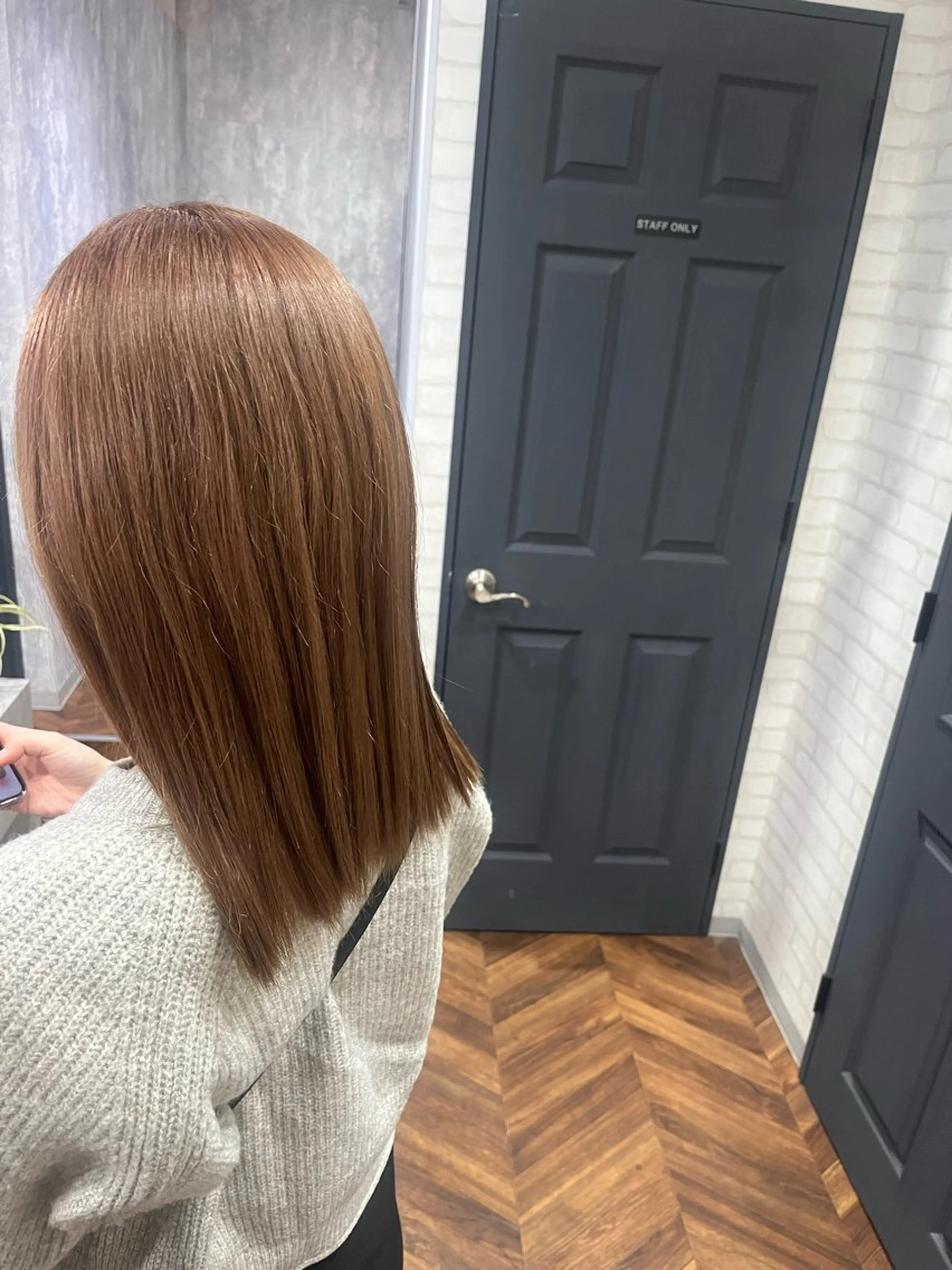 ミディアム カラー ベージュカラー ブリーチ カット ヘアカラー トリートメント 詩乃🎀ピンク 暖色系🫧レイヤーのヘアスタイル