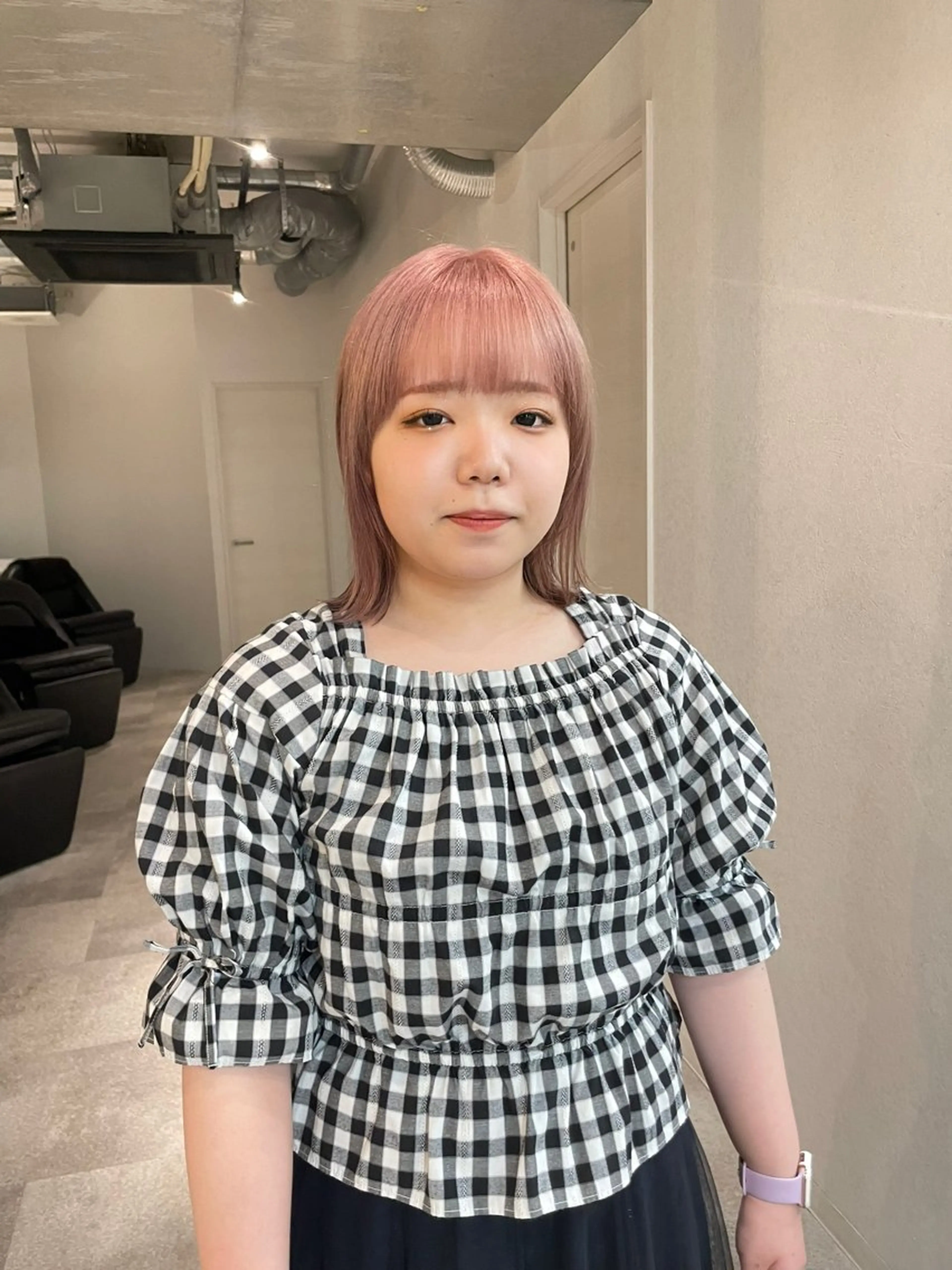 ミディアム カラー ハイトーンカラー ボブ 外ハネヘア カット ヘアカラー 久保田 千尋のヘアスタイル