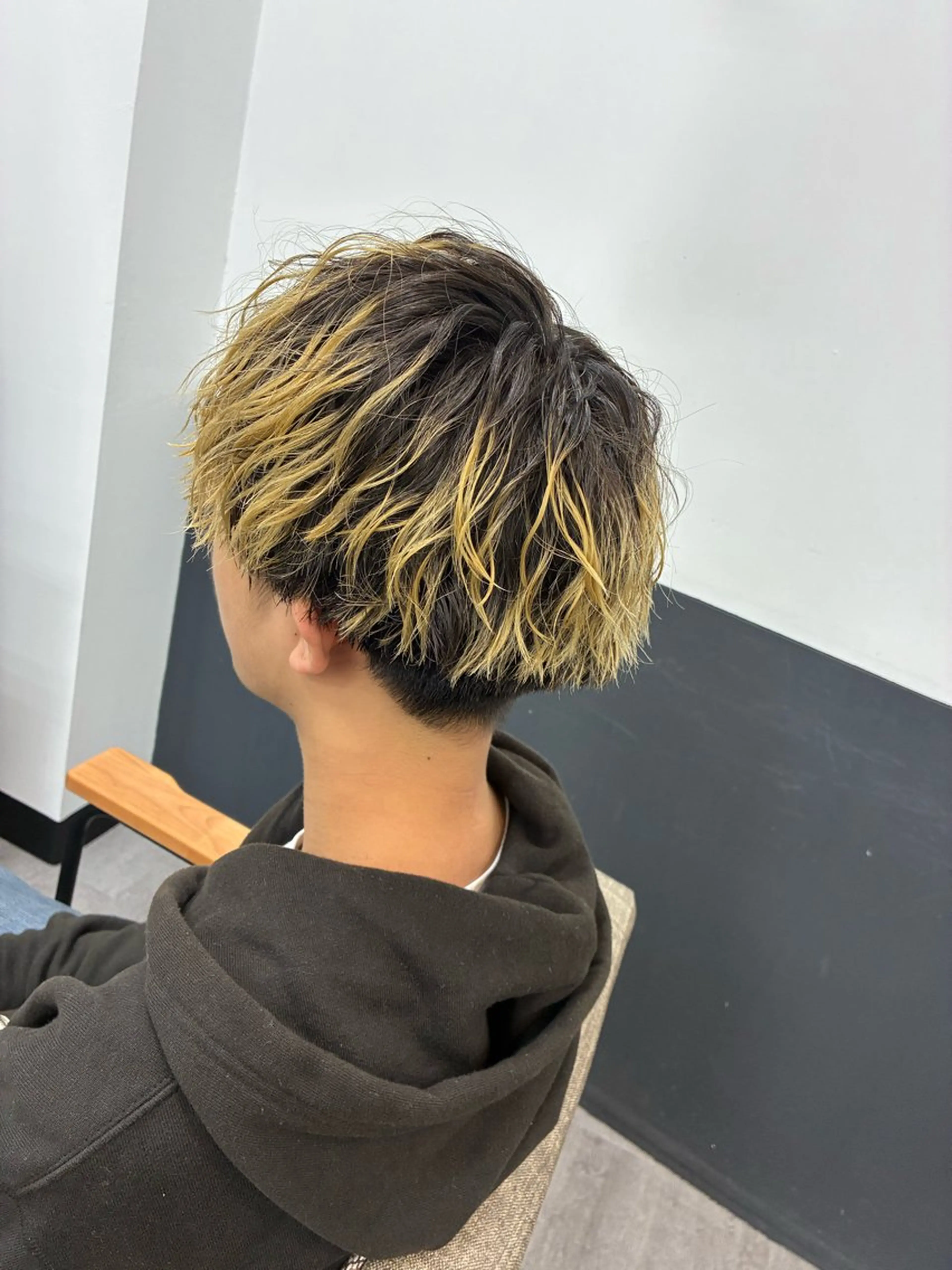 パーマ メンズ メンズブリーチ メンズパーマ イーストバイエルゴ川崎東口店所属・メンズパーマ縮毛矯正 リピート率86パーのヘアスタイル