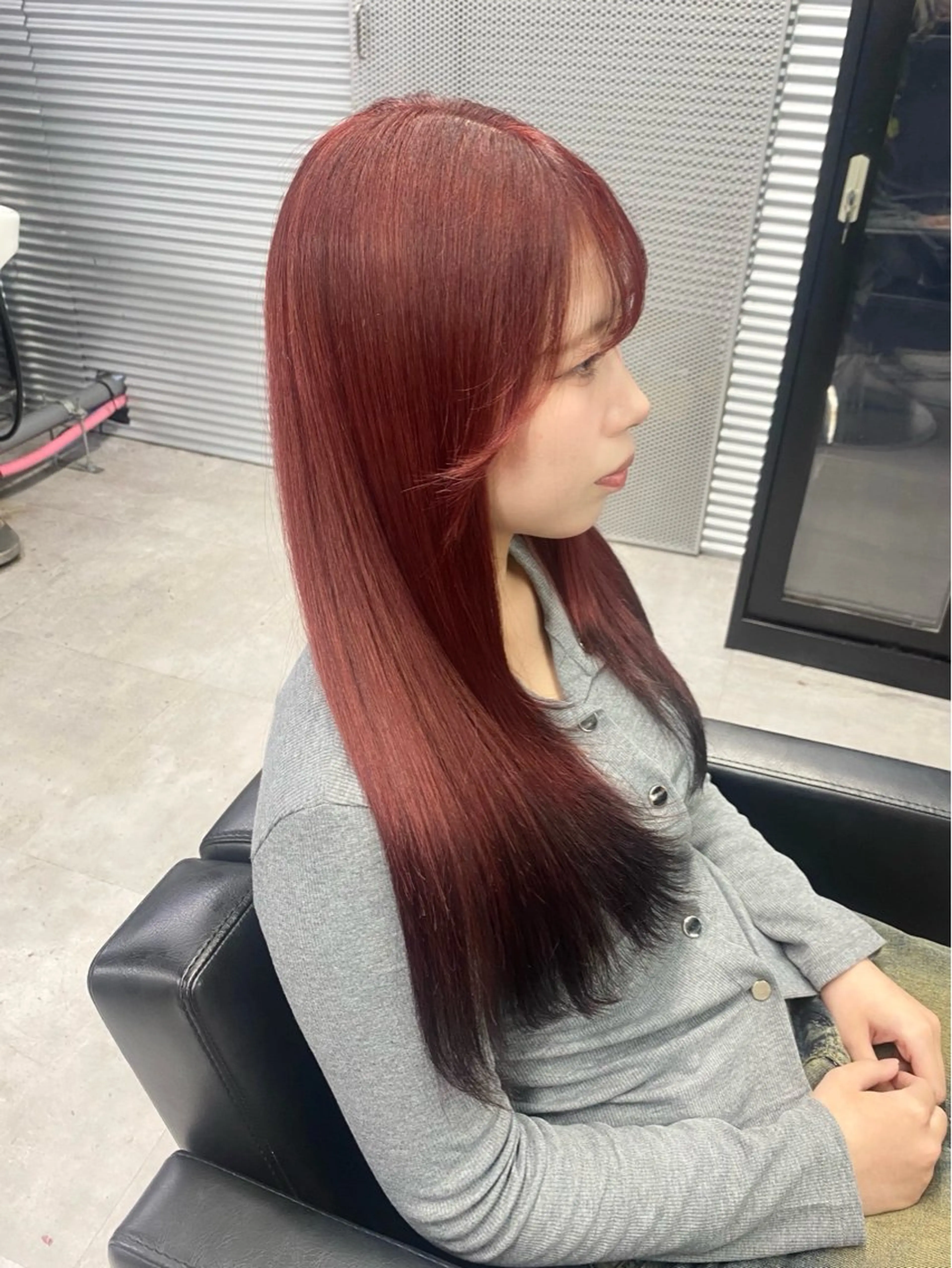 ロング カラー ブリーチ ボルドーカラー デザインカラー レッドカラー ボブ カット ヘアカラー トリートメント 柏 デザインカラー/ レイヤー🐣シオリのヘアスタイル