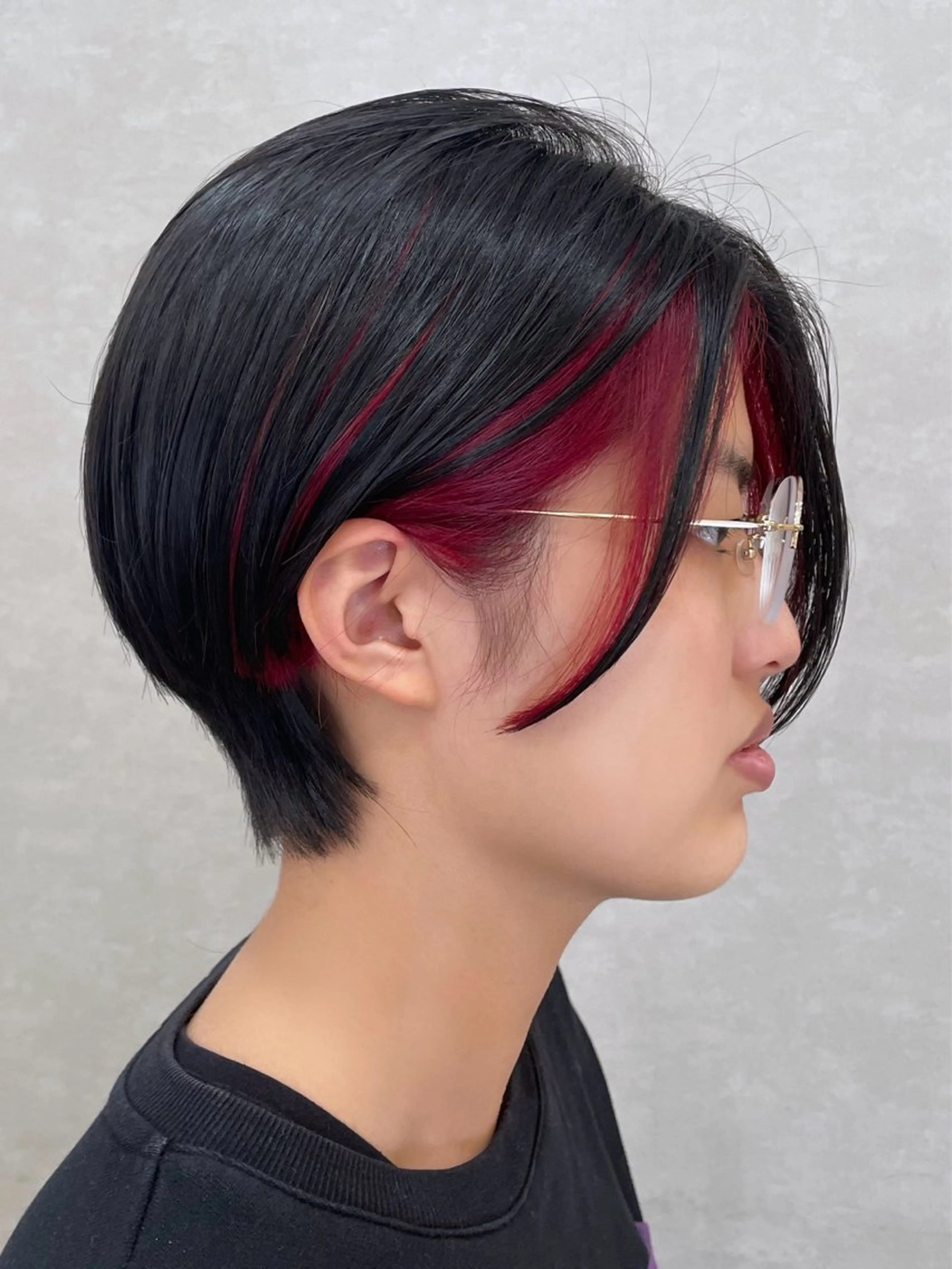 ショート カラー ブリーチ インナーカラー レッドカラー 小川 泉美のヘアスタイル