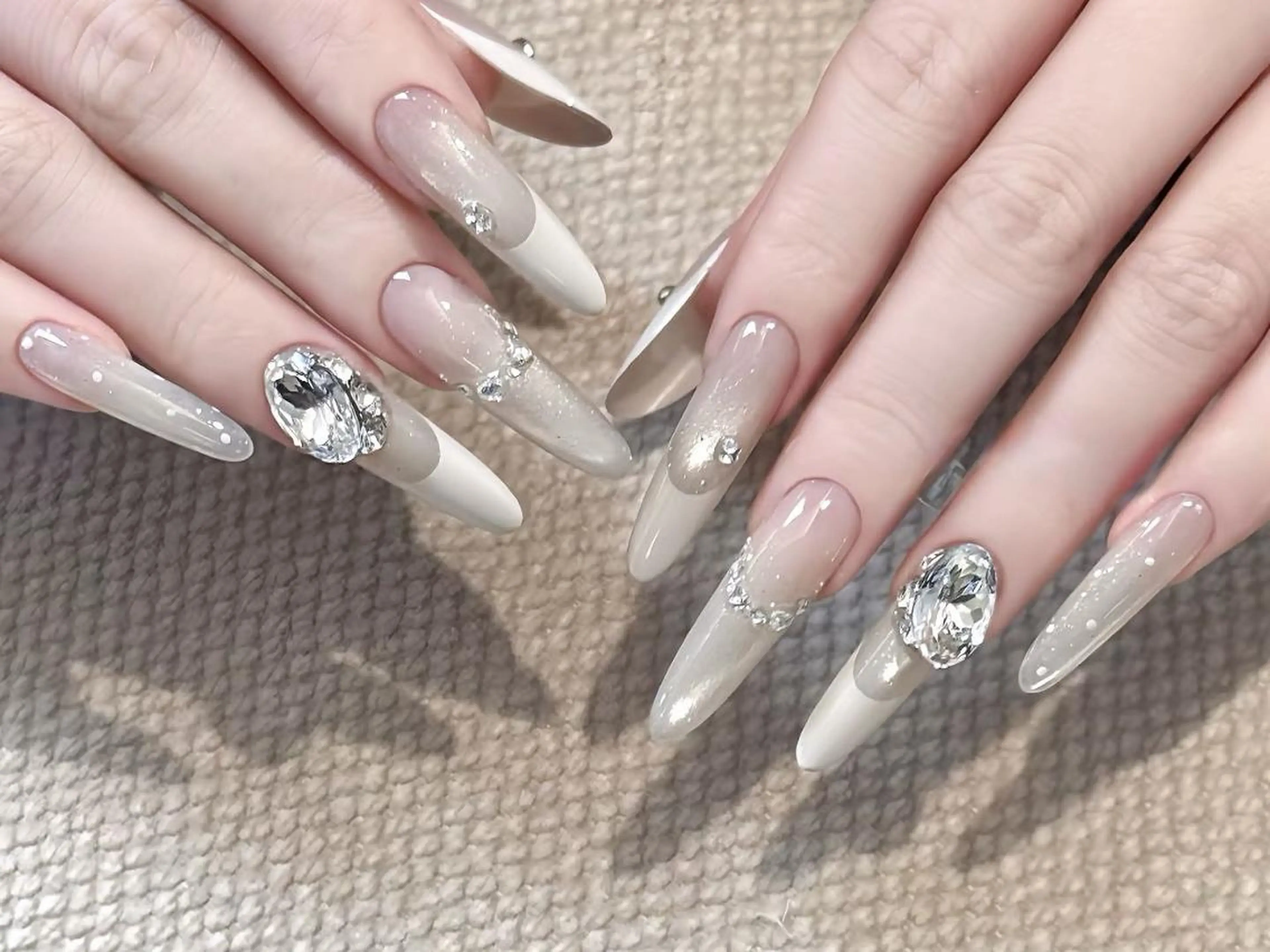 ネイル カジュアル フレンチネイル ホログラムネイル ロングネイル 持ち込み ハンドネイル 🎀Sense Nail渋谷店🎀のネイルデザイン