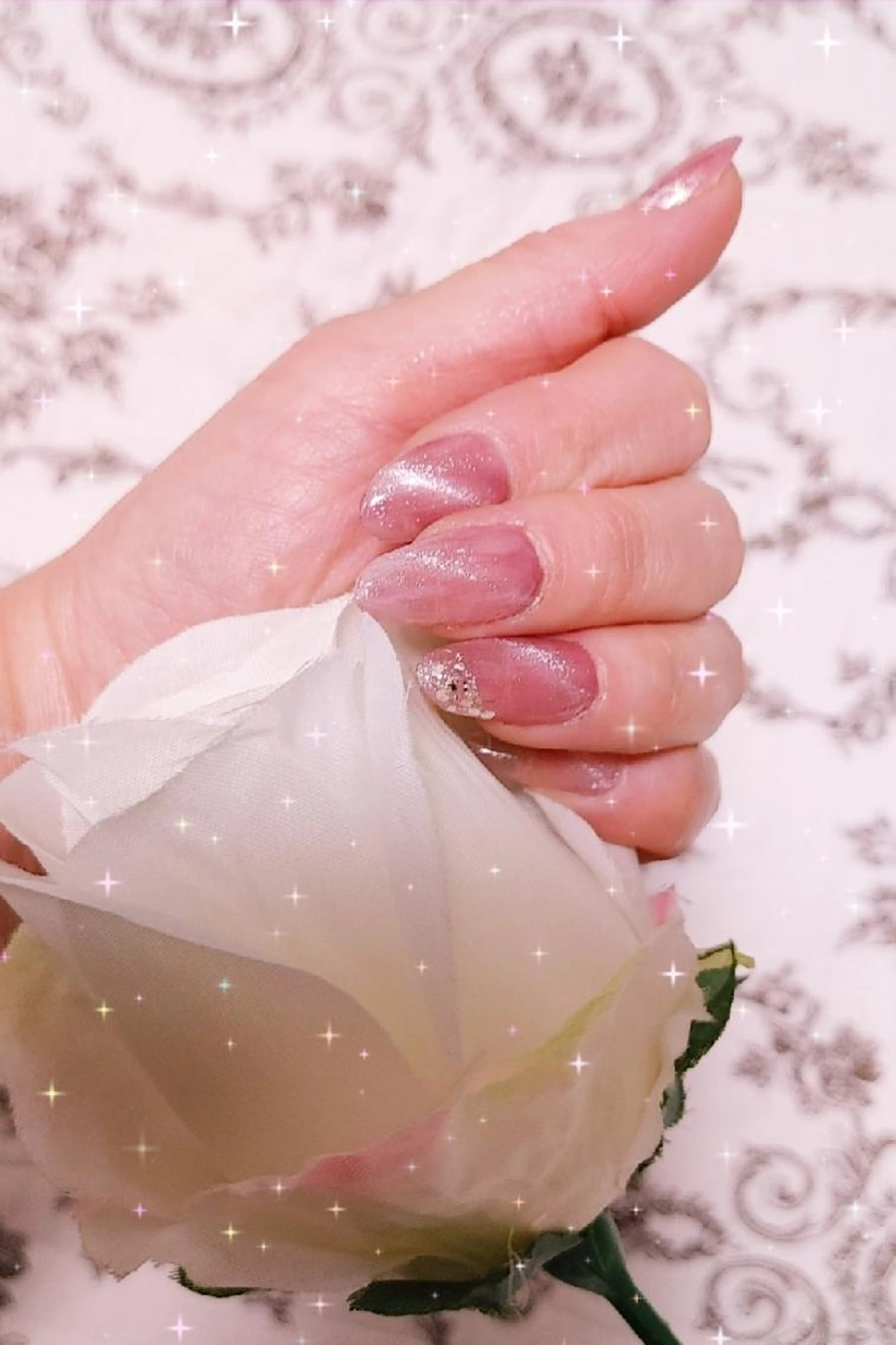 キャンペーン中☺️ご新規様　マグネットネイル　オフなし　ストーン10粒つきの写真