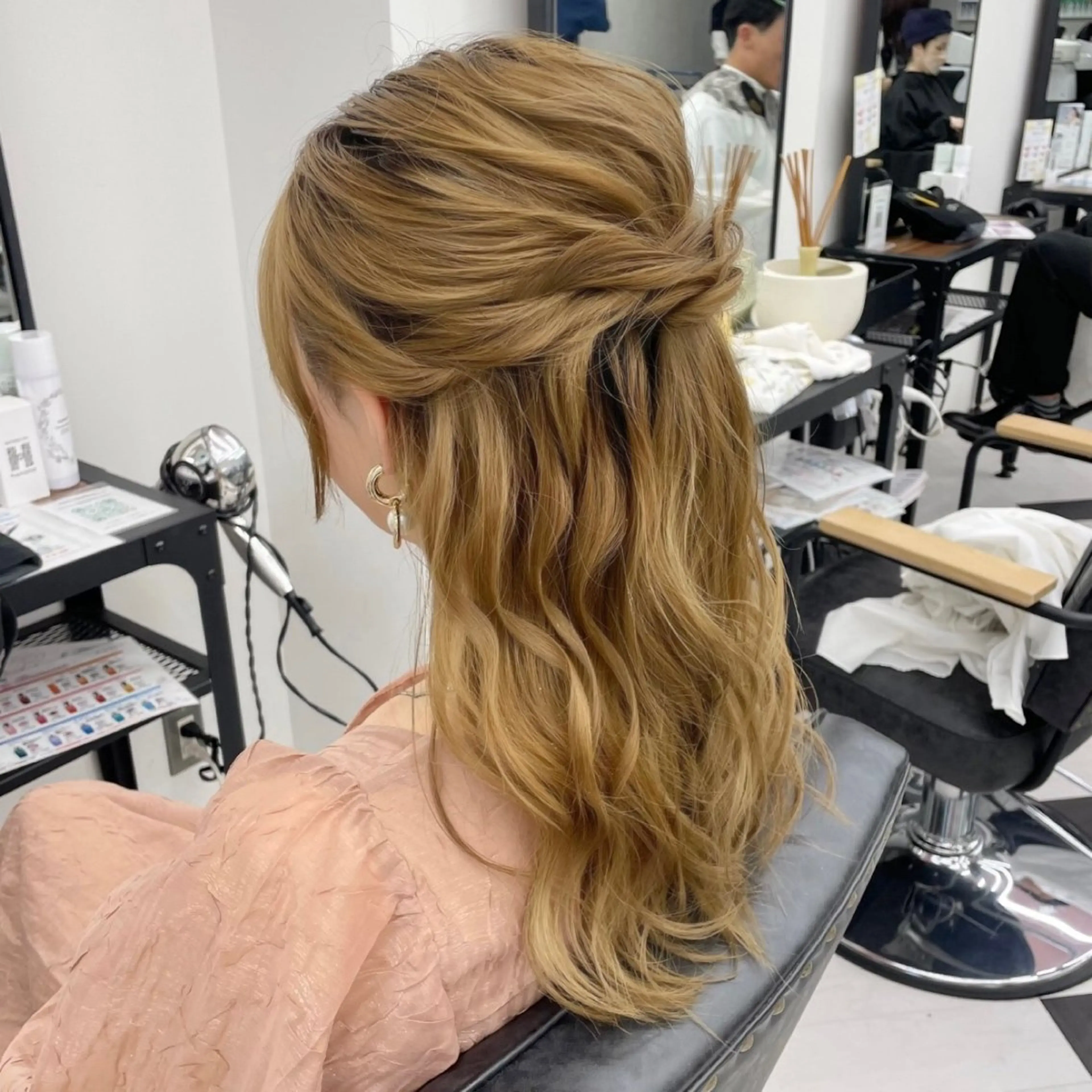 セミロング カラー パーマ ヘアアレンジ メンズ キッズ ネイル マツエク・マツパ アイブロウ mona/ ストレートスタイル✨のヘアスタイル