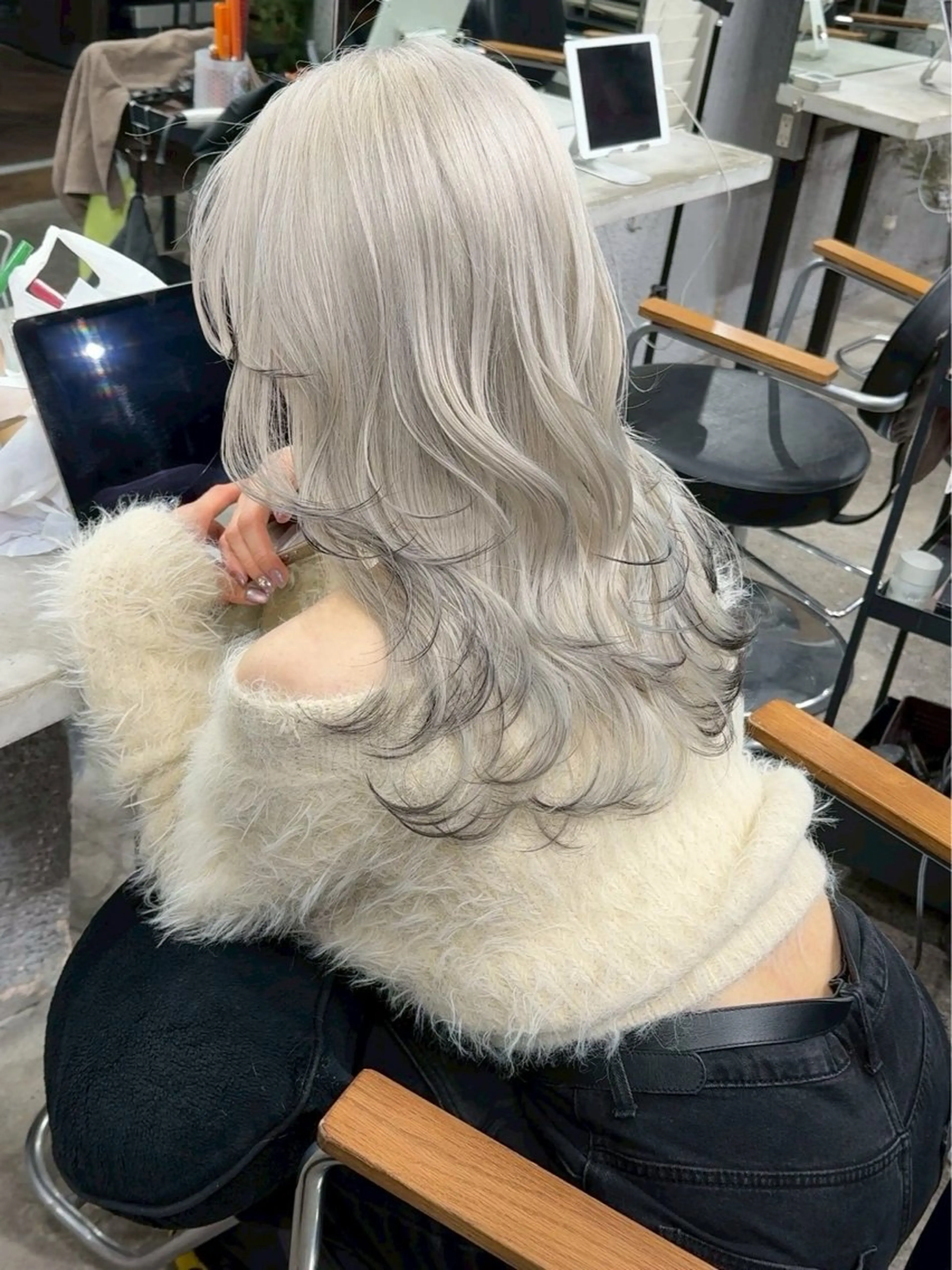 〚🤍口コミ必須🤍〛カット+ブリーチ+カラー+トリートメントの写真