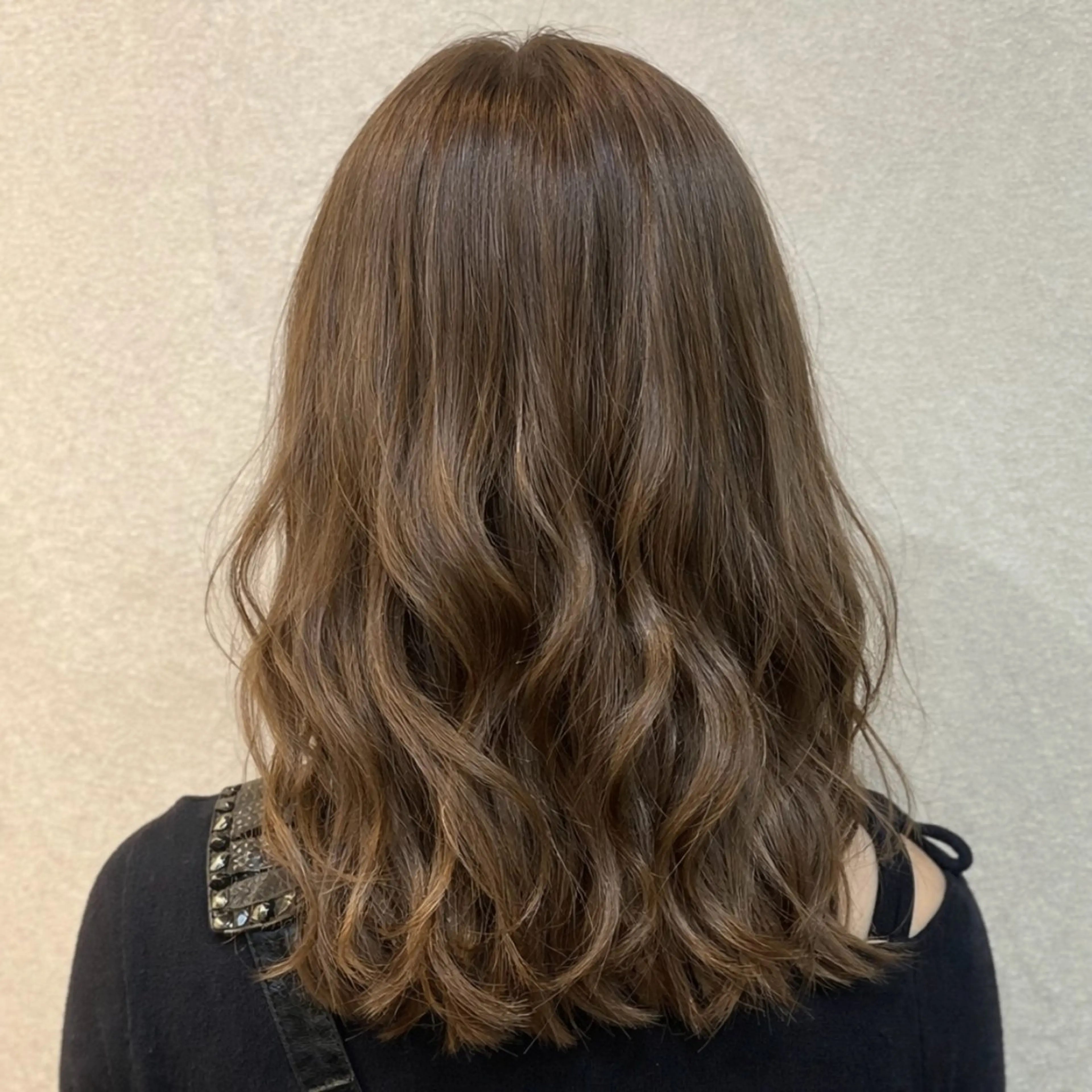 セミロング ヘアカラー 矢澤涼夏 🎀ツヤ髪のヘアスタイル