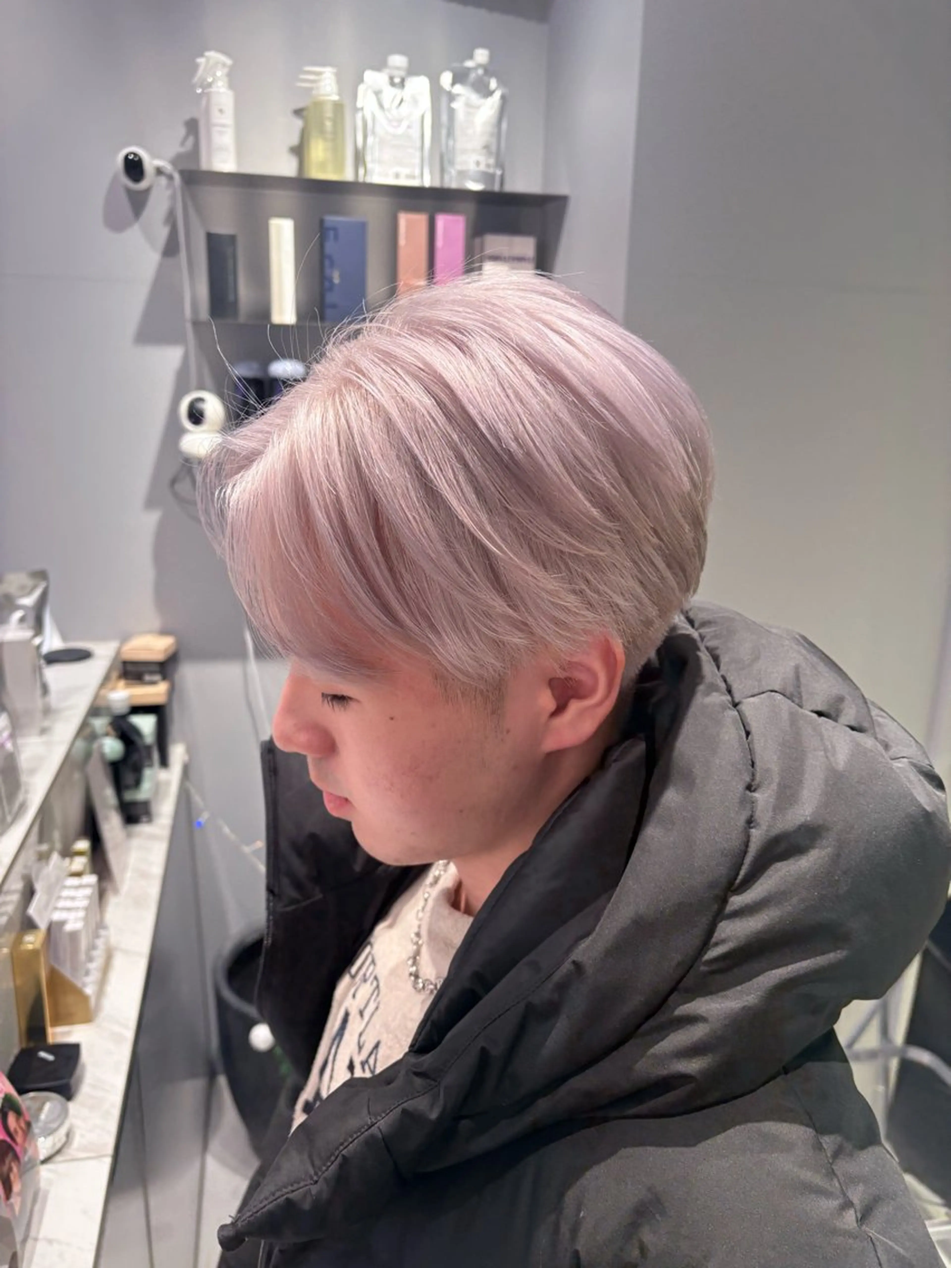 ショート カラー メンズ メンズブリーチ ブリーチ シルバー ホワイトシルバー カット ヘアカラー トリートメント 菜々🫧新宿 透明感ケアブリーチのヘアスタイル