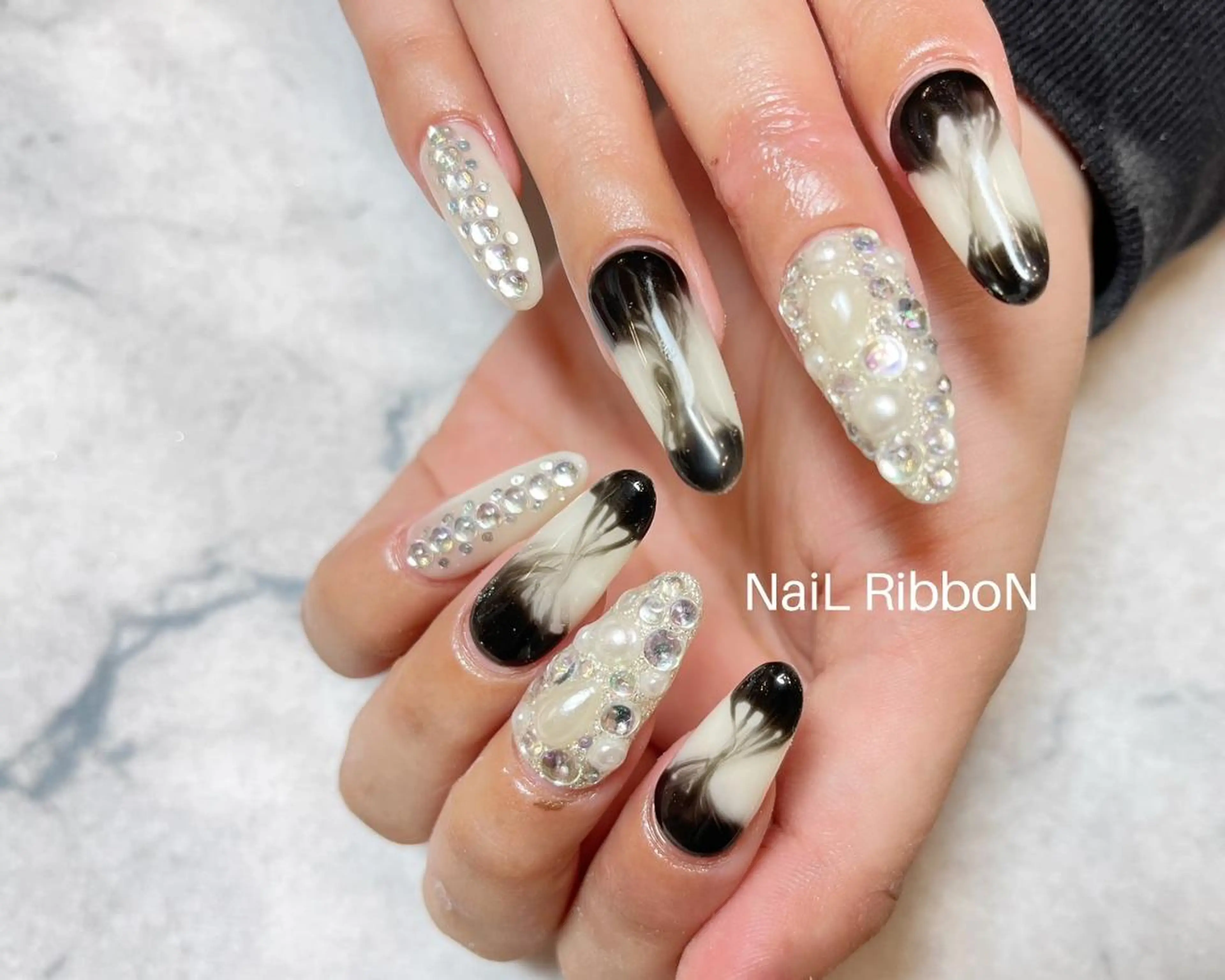 ネイル ネイルリボン 受付スタッフのネイルデザイン