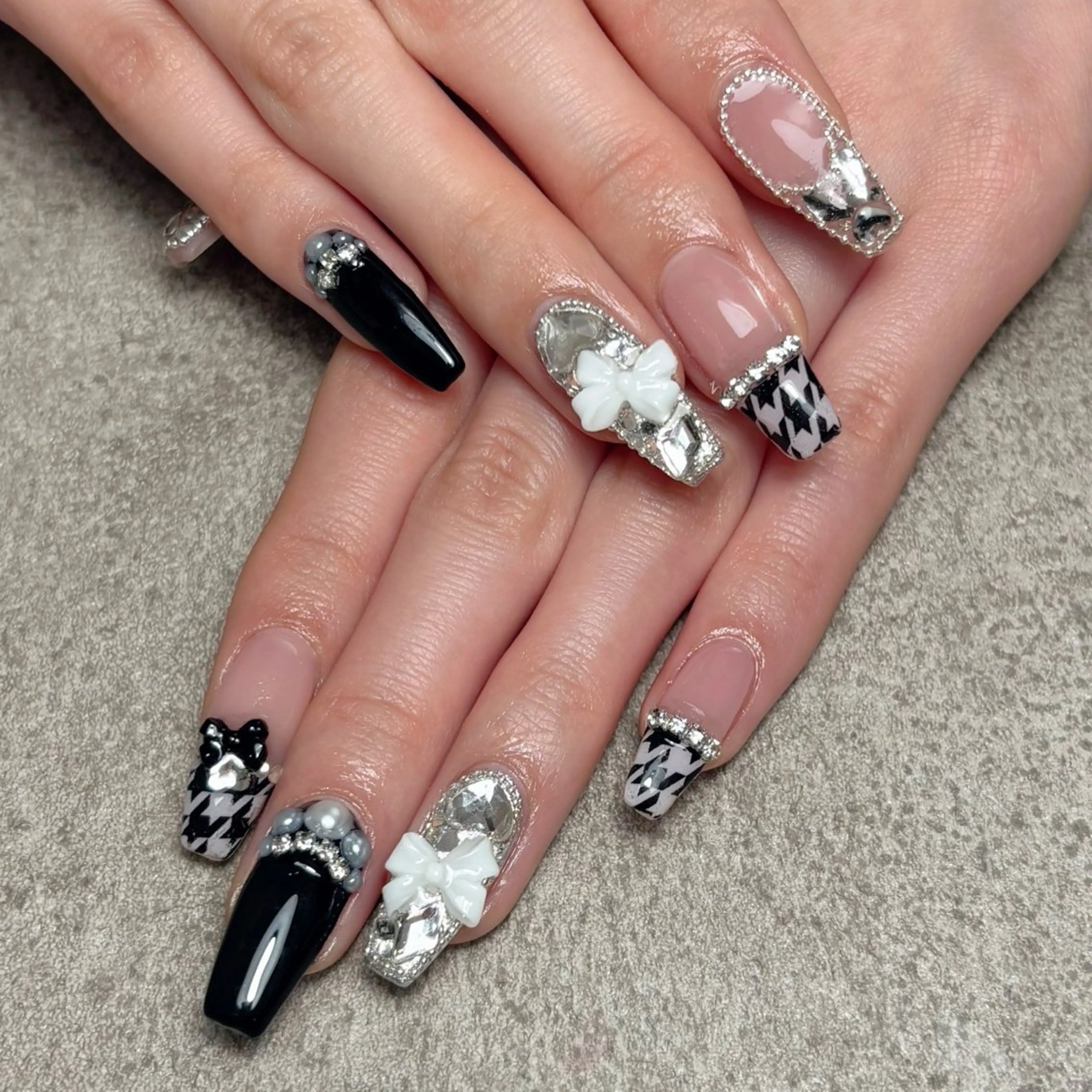 ネイル ハンドネイル nailroom DIASOMNIAのネイルデザイン