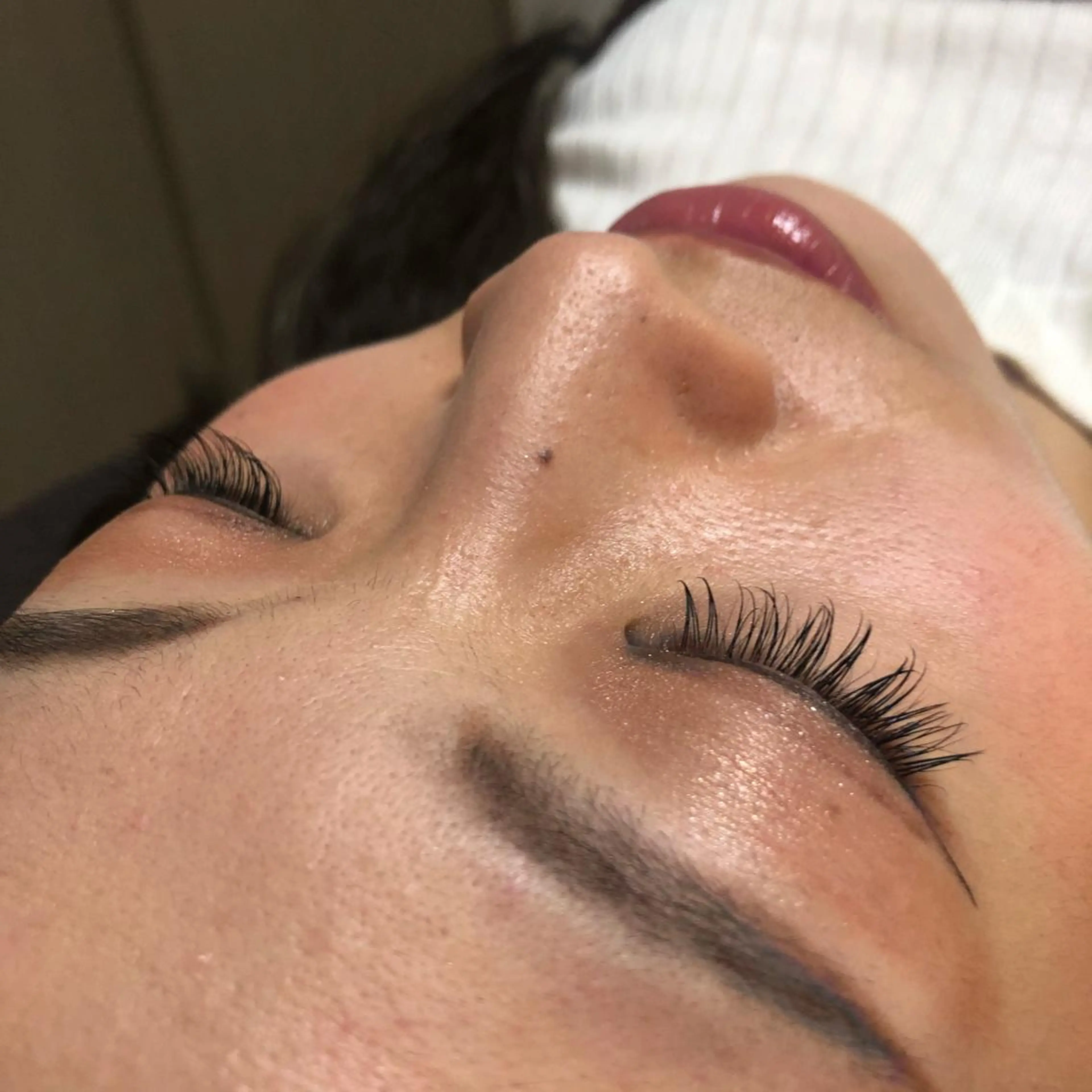 マツエク・マツパ レイヤーカット✖️ 柔らかベージュカラーのヘアスタイル