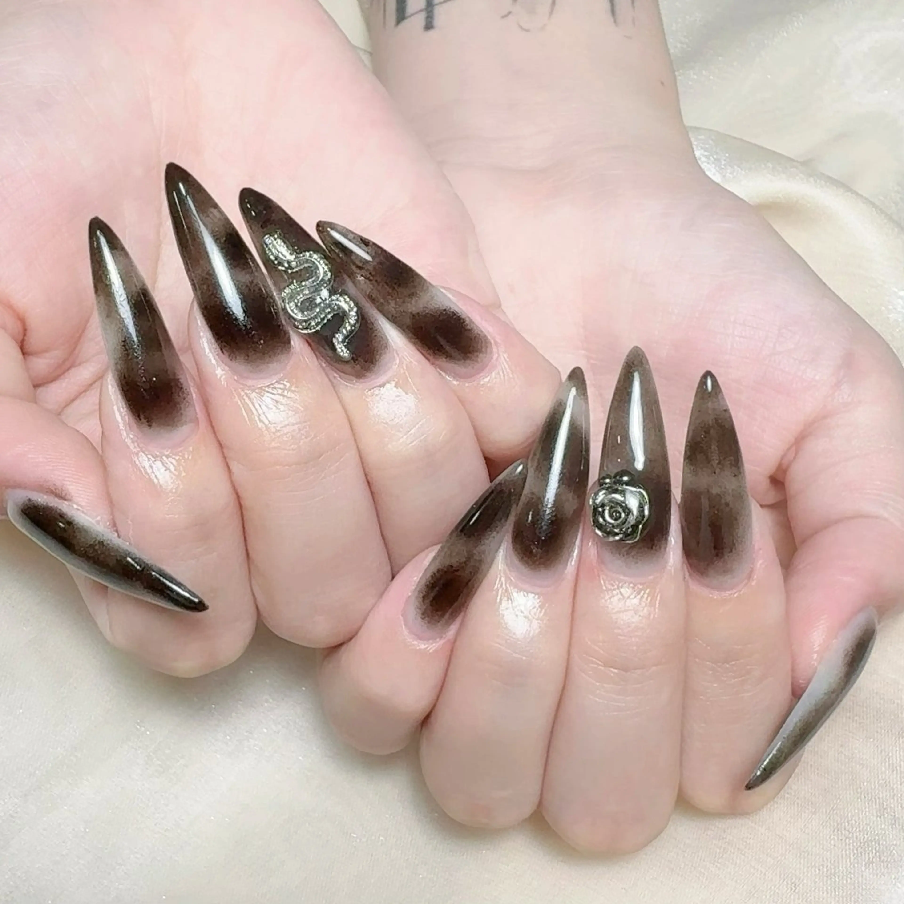 ネイル ハンドネイル NAILサロン 木にいるのネイルデザイン