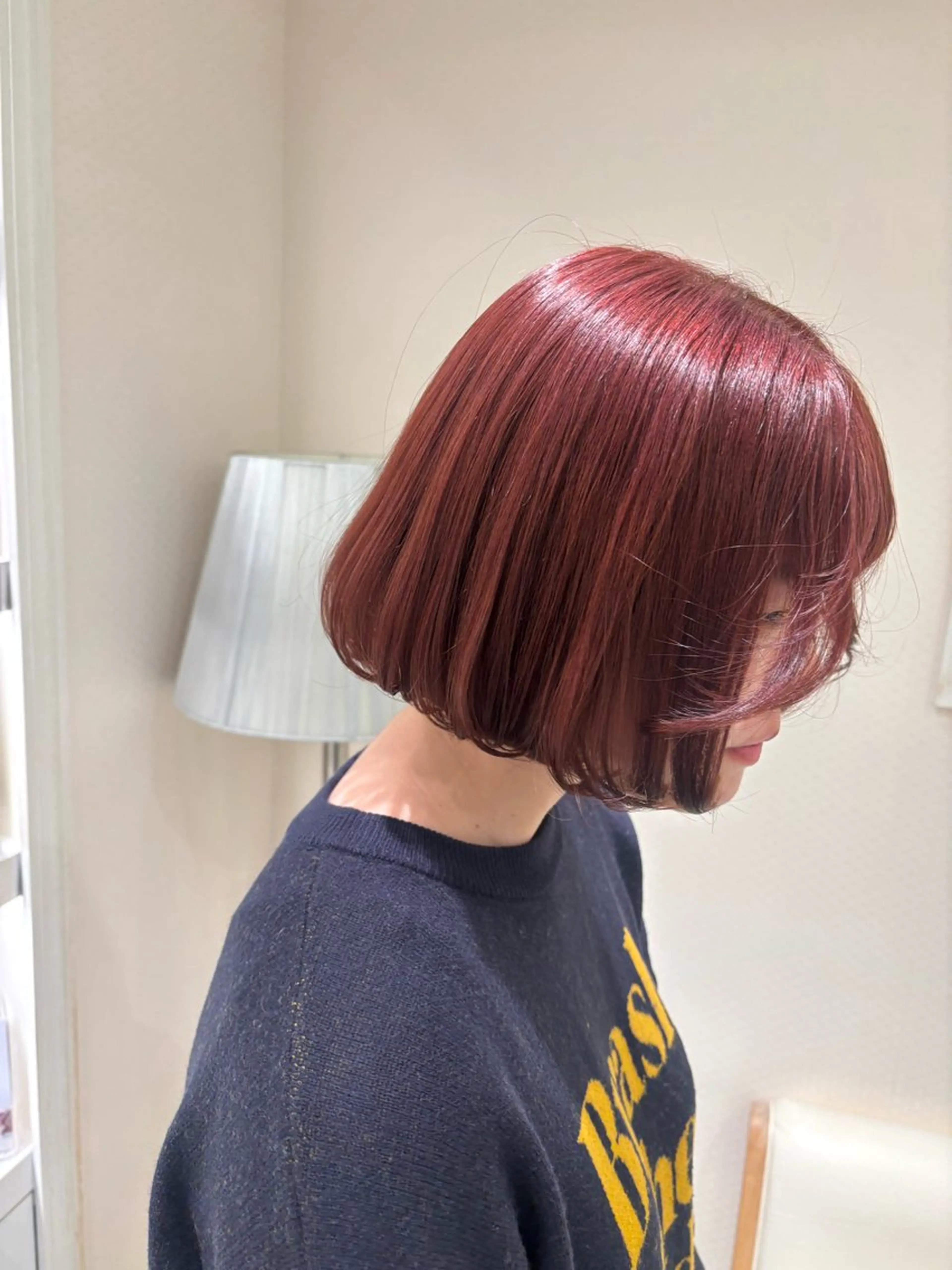 カラー ピンクカラー レッドカラー 間島 叶のヘアスタイル