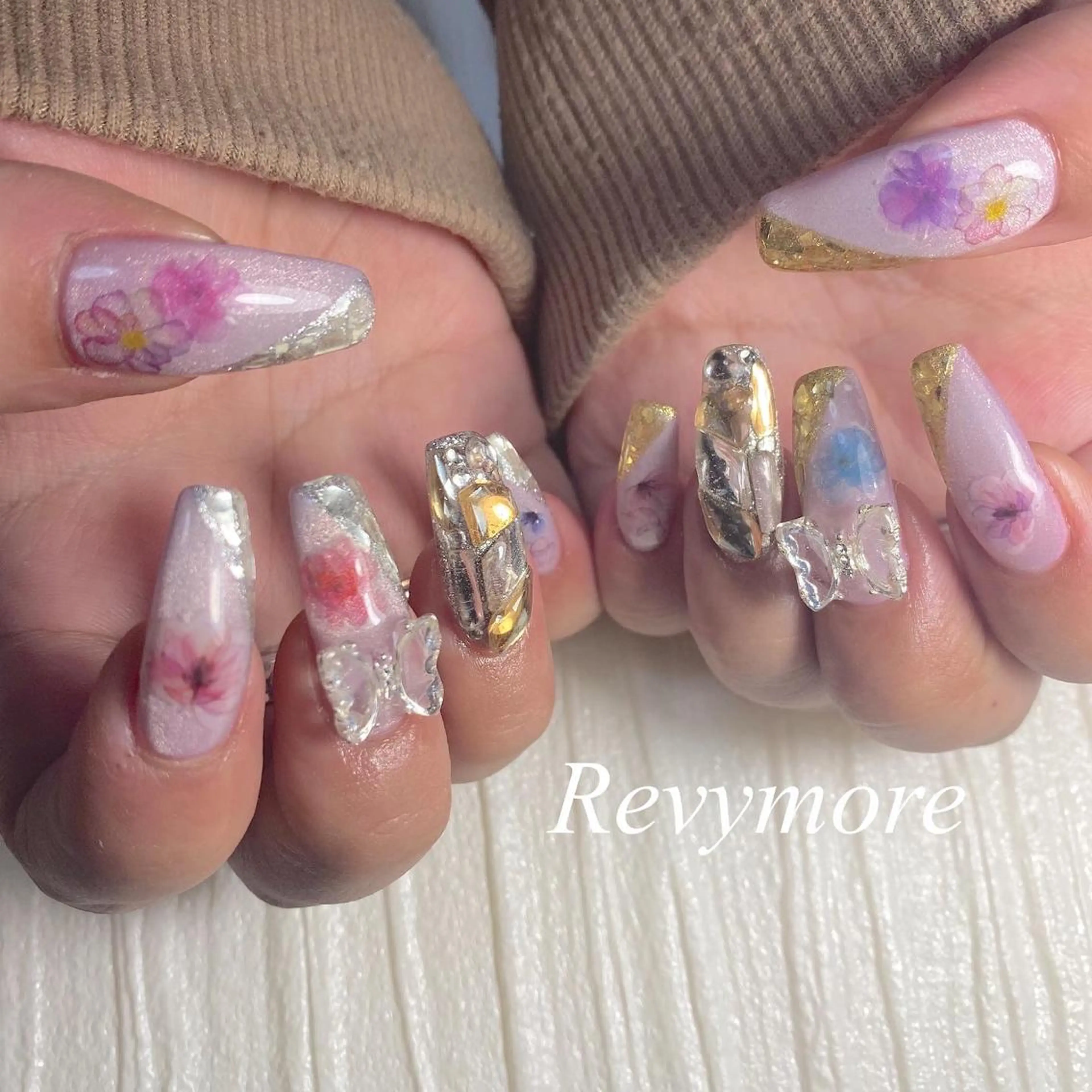 ミディアム ネイル フレンチネイル ジェルネイル ガラスフレンチ ニュアンスネイル オフィスネイル nail salon Revymoreのネイルデザイン