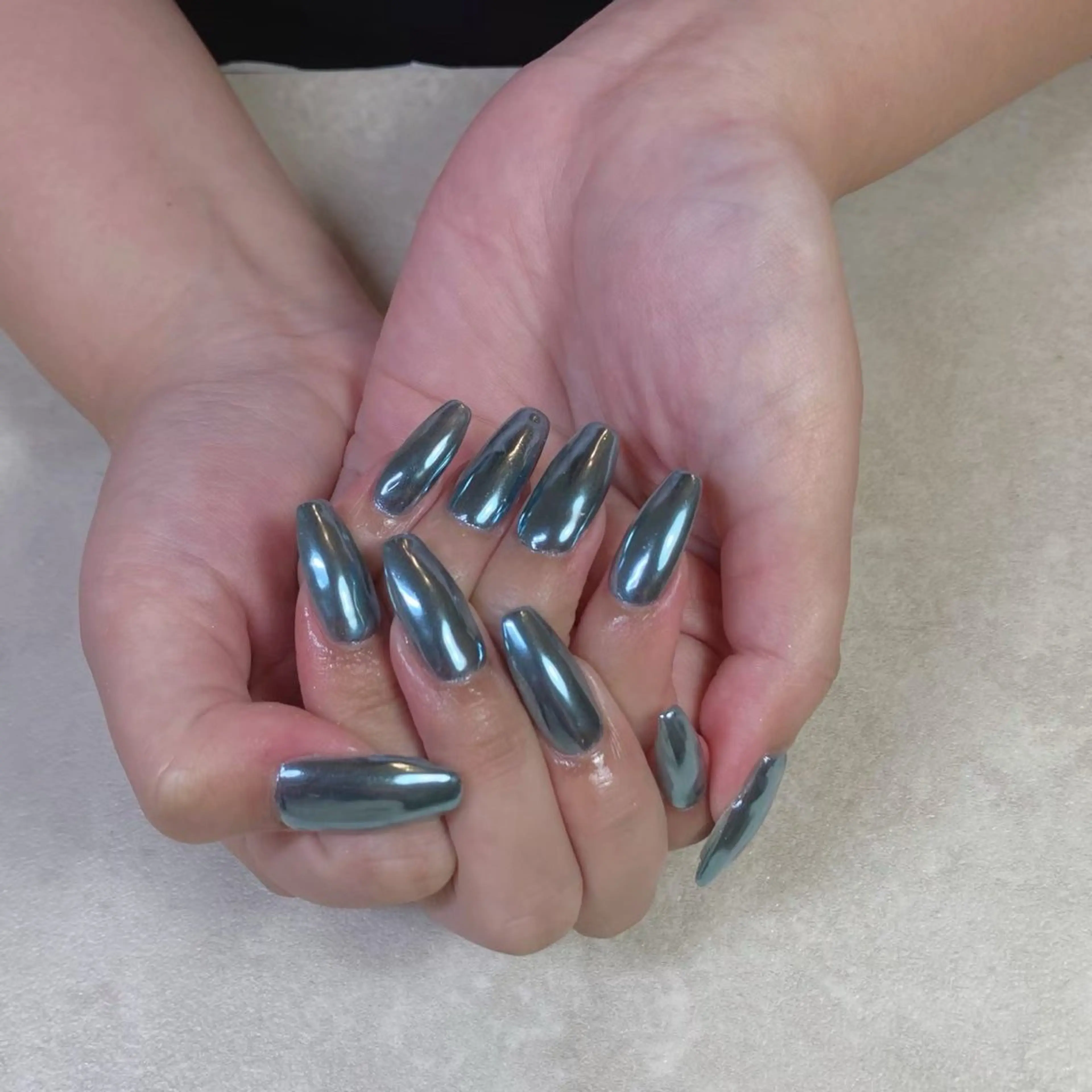 ネイル ミラーネイル risa .のネイルデザイン