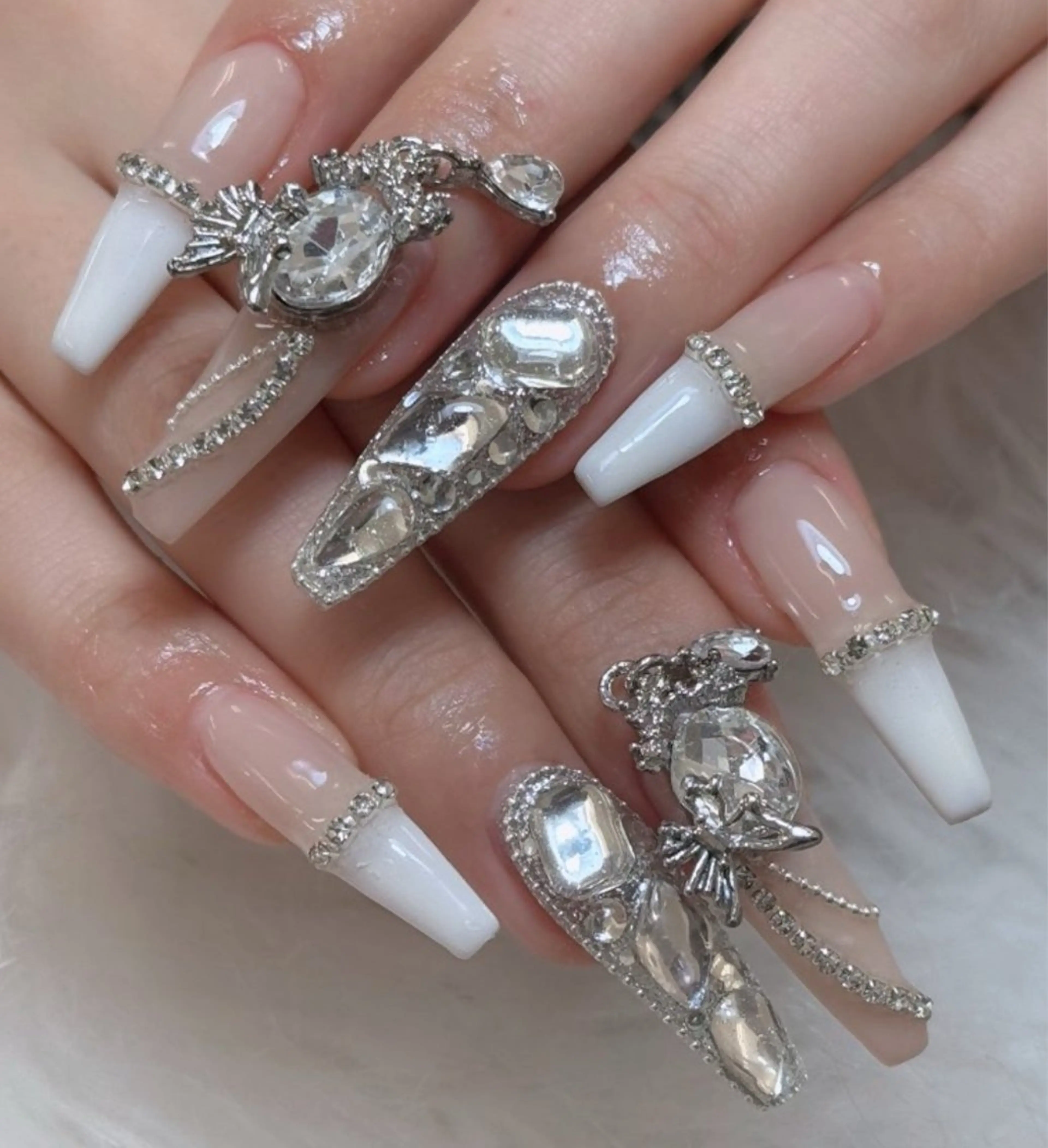 ネイル オーロラネイル フレンチネイル ジェルネイル ハロウィン キラキラネイル ハンドネイル H.baby Nail Salonのネイルデザイン