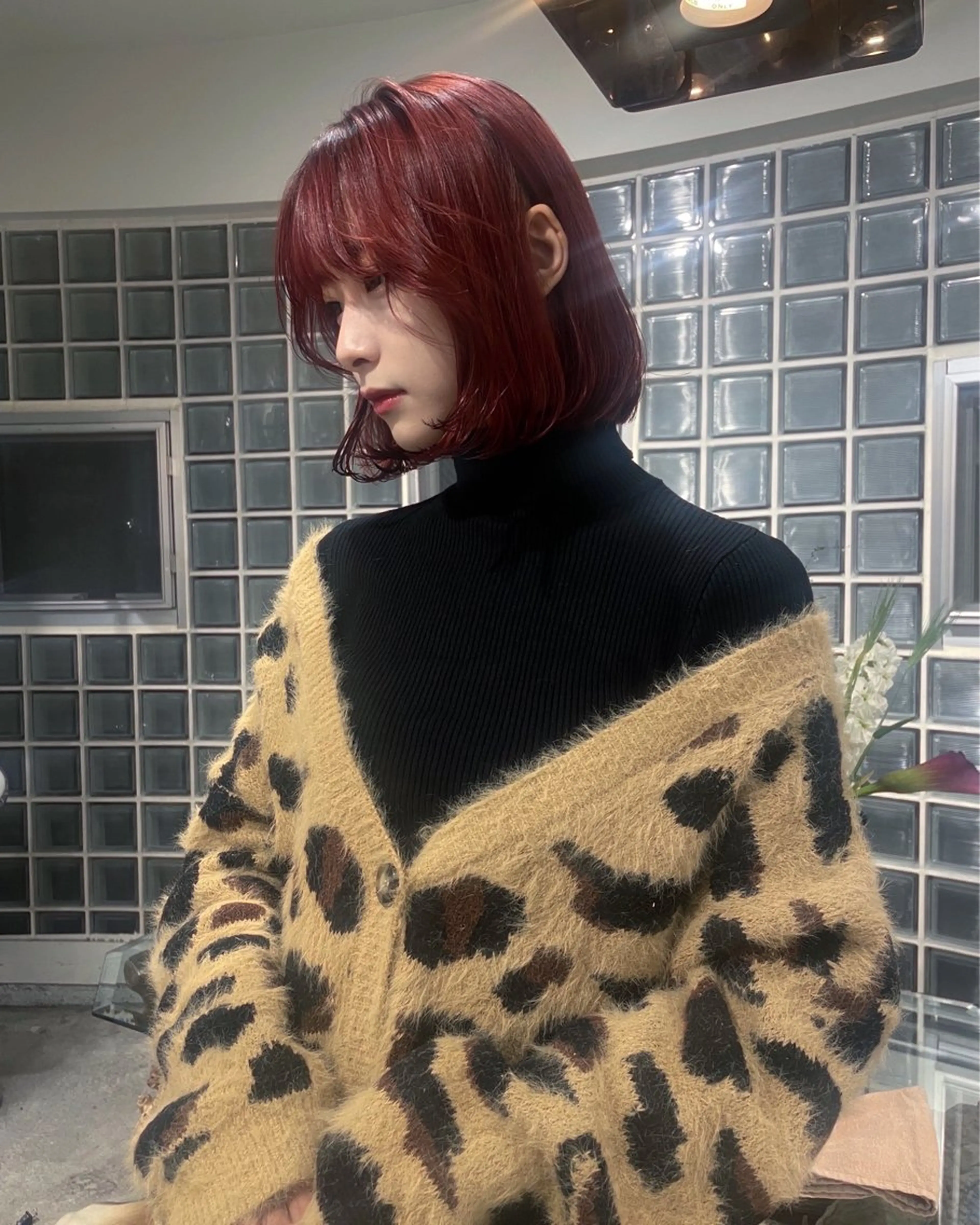 ミディアム カラー ボルドーカラー レッドカラー REMI／ ラフボブとレイヤーのヘアスタイル