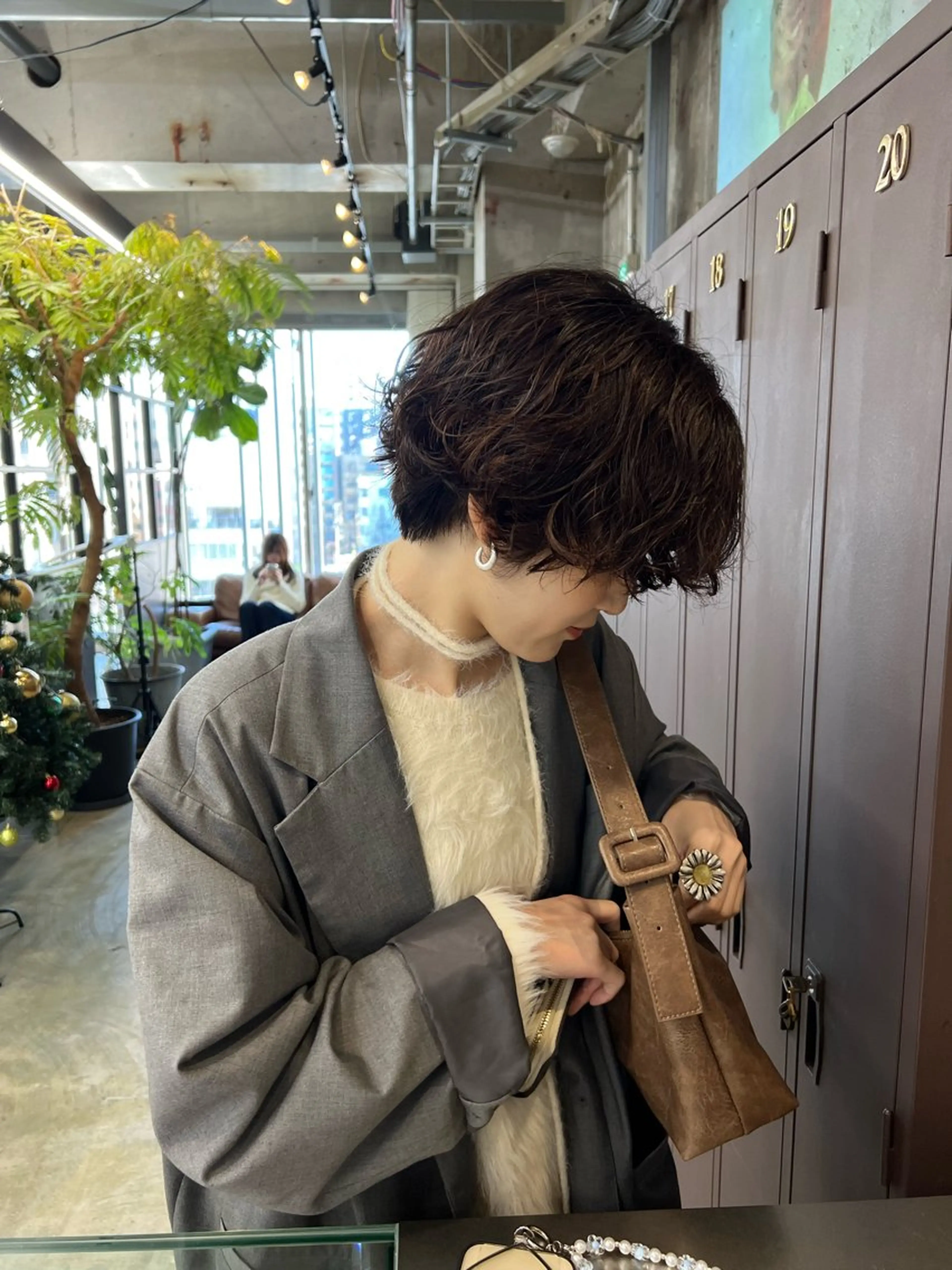 ショート パーマ azumi/ボブ/暖 色/オリーブ/縮毛のヘアスタイル