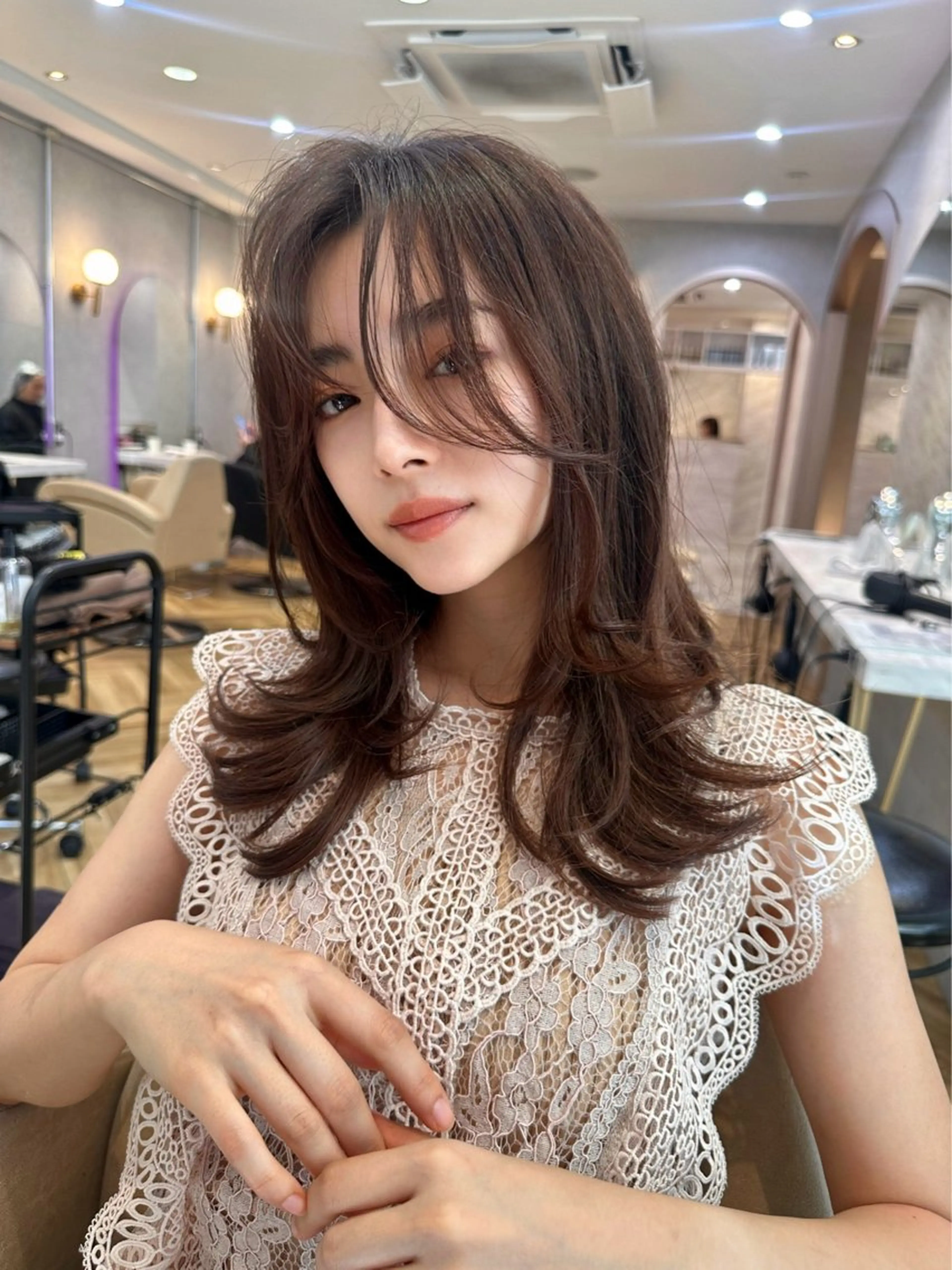 ミディアム 顔まわりレイヤー 顔周りカット 韓国風ヘア レイヤーカット 小顔カット カット ヘアカラー トリートメント ヘアセット 銀座副店長/レイヤー /髪質改善/田島のヘアスタイル