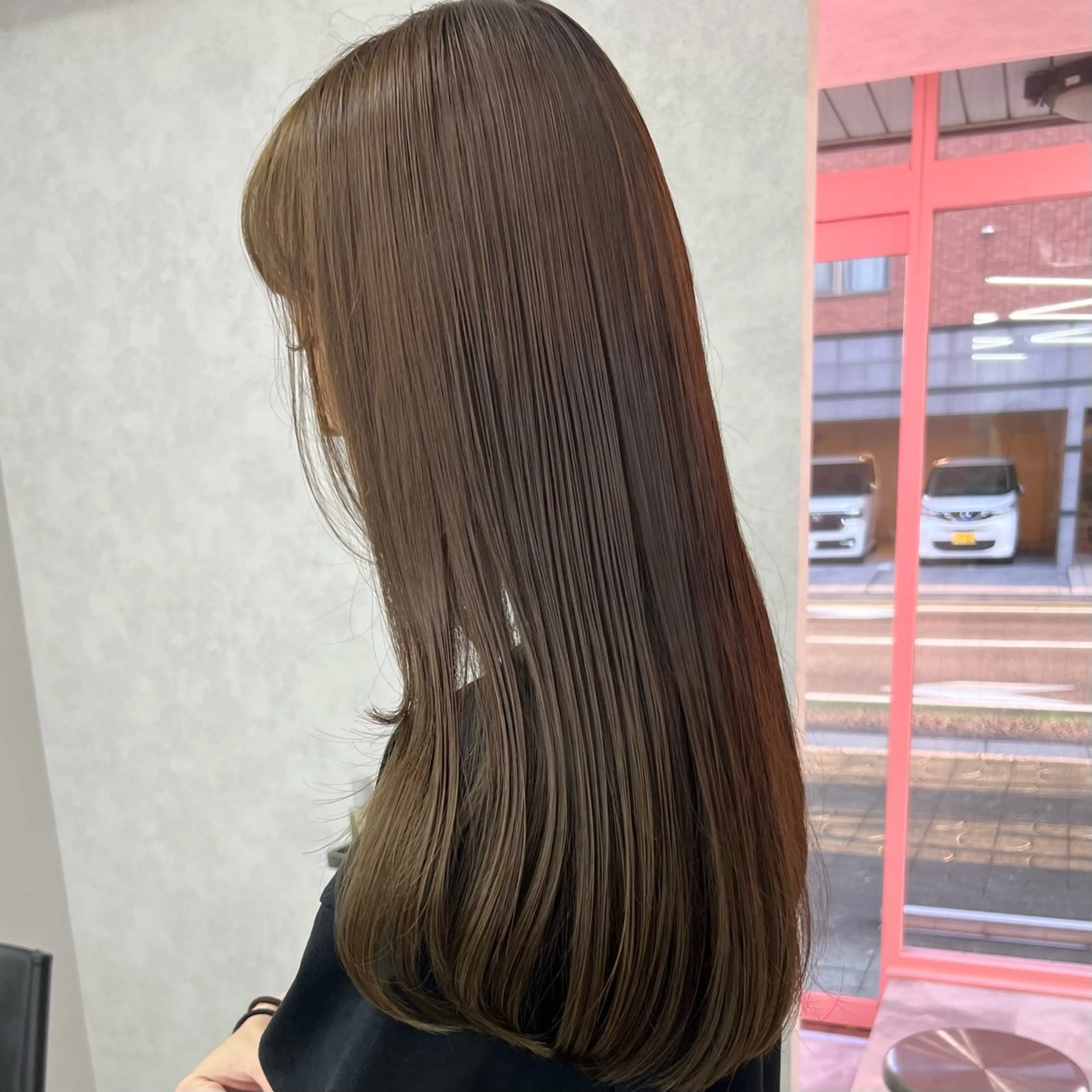 ロング ヘアカラー 岸下 理緒のヘアスタイル