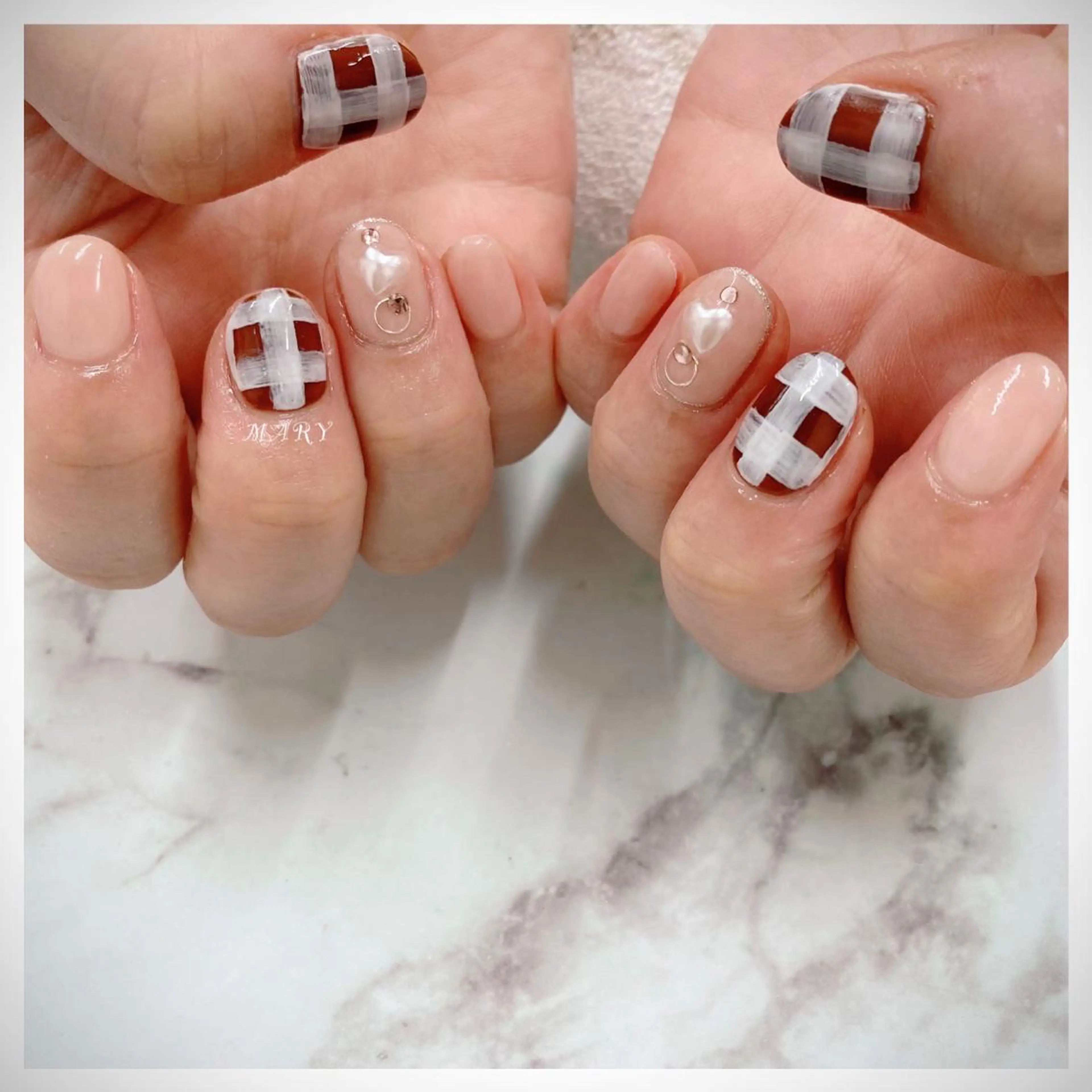ネイル ブラウン ニュアンスネイル ワンカラーネイル ハンドネイル Mary nail .narumiのネイルデザイン