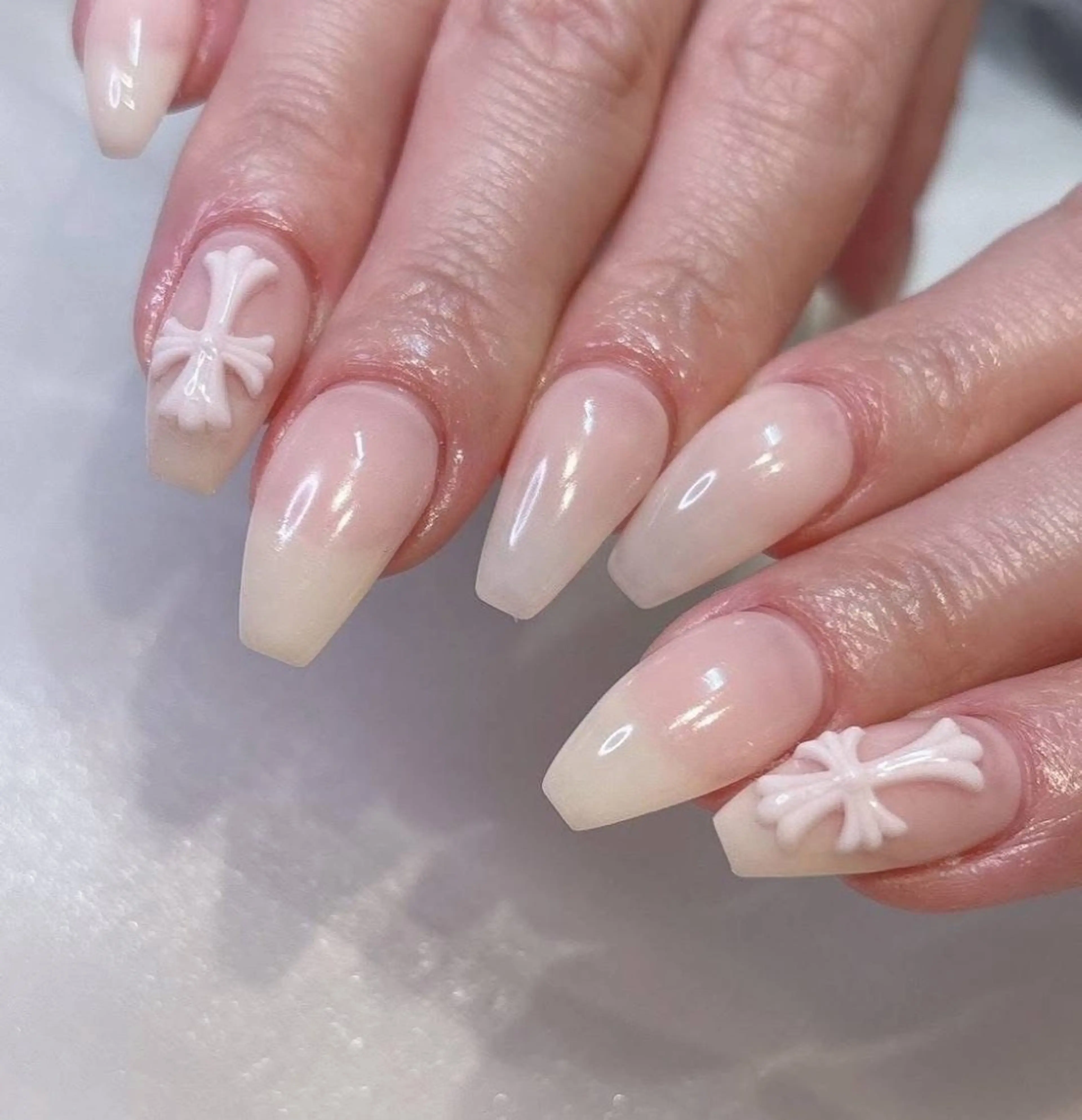 ネイル オーロラネイル ブルー チークネイル 長さ出し フットネイル ハンドネイル JIN 168 新大久保のネイルデザイン