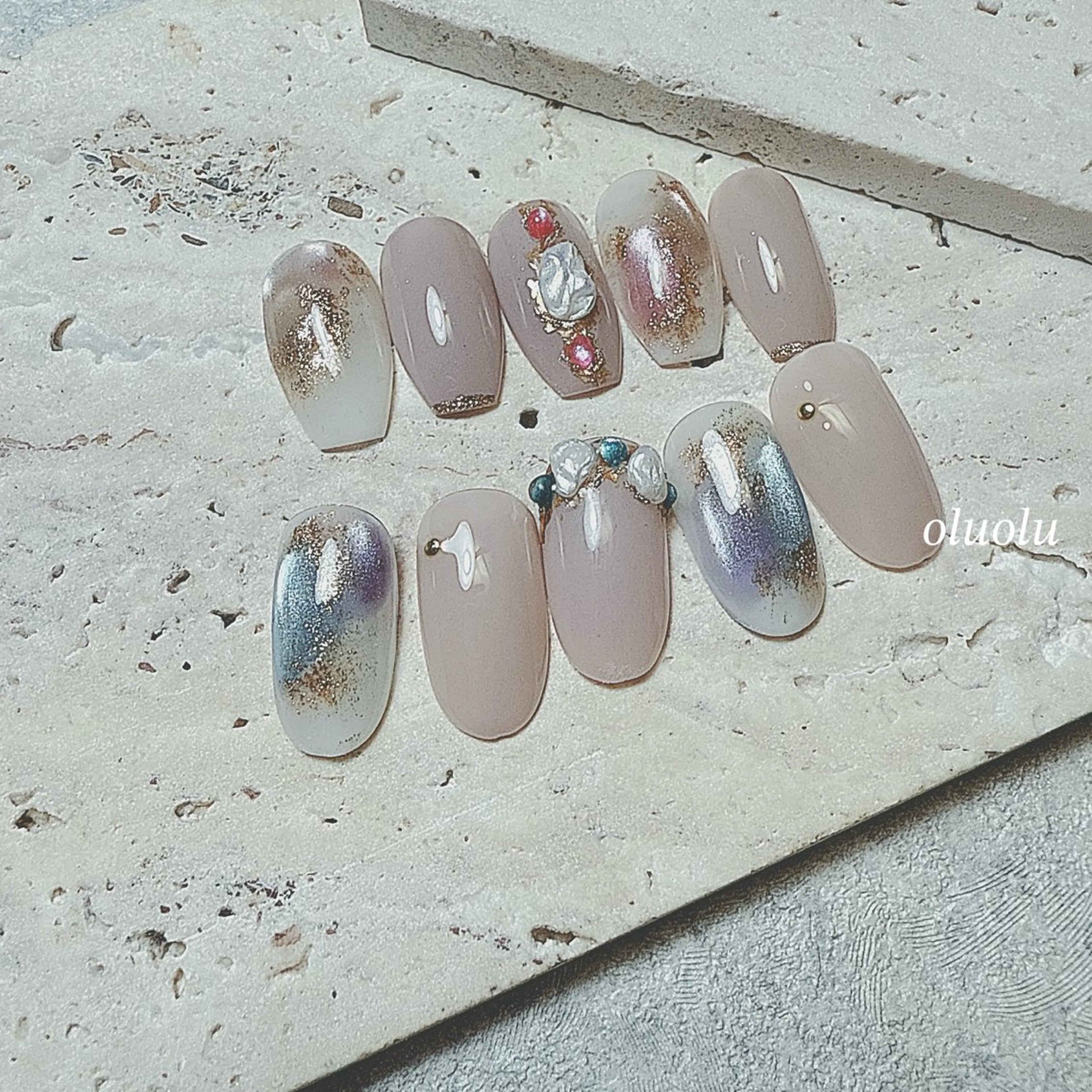 ネイル アートネイル 氷ネイル・うるうるネイル キラキラネイル マグネットネイル ニュアンスネイル ハンドネイル 大村 紬華のネイルデザイン