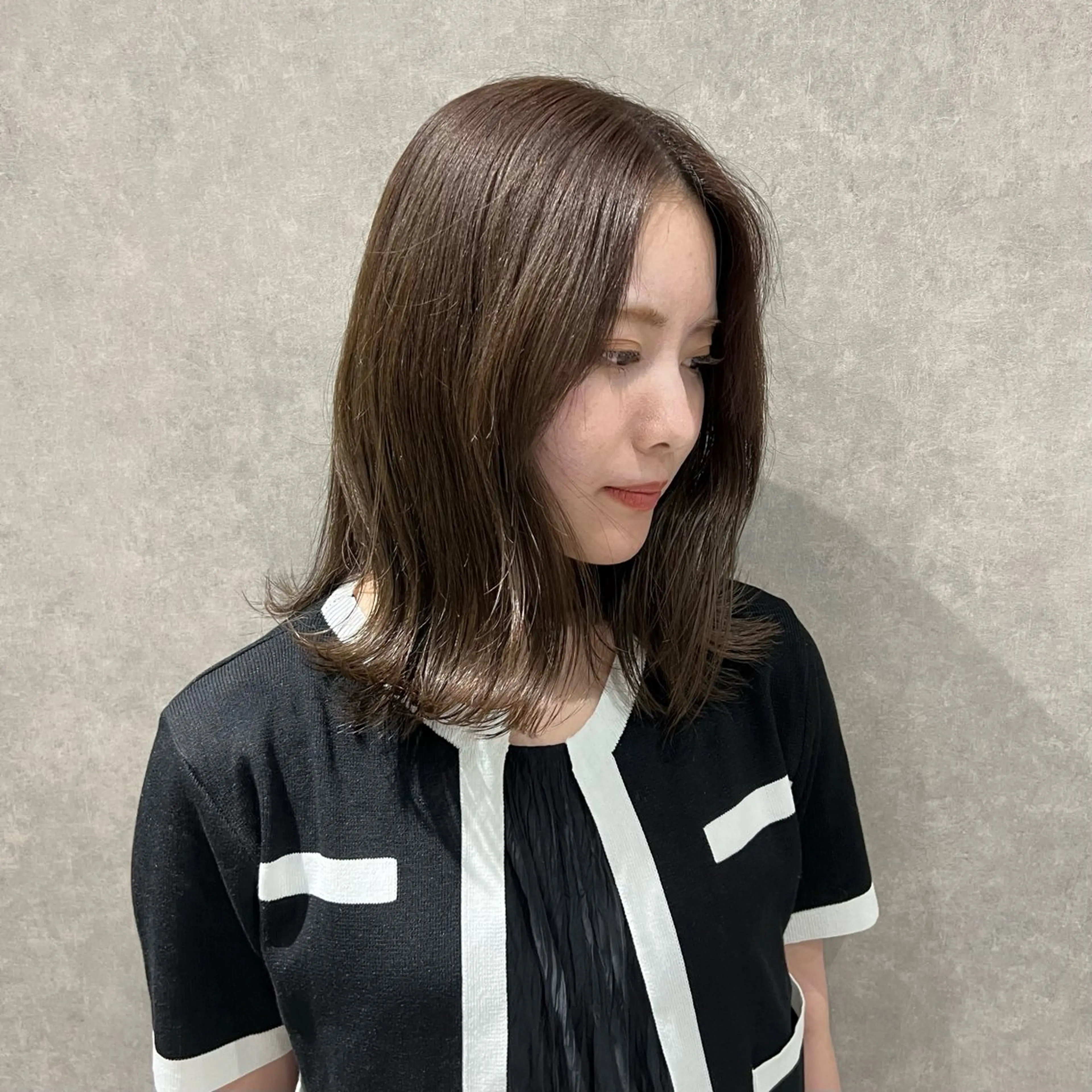 ミディアム 【レイヤー/透明感/ ハイトーン】Rionのヘアスタイル