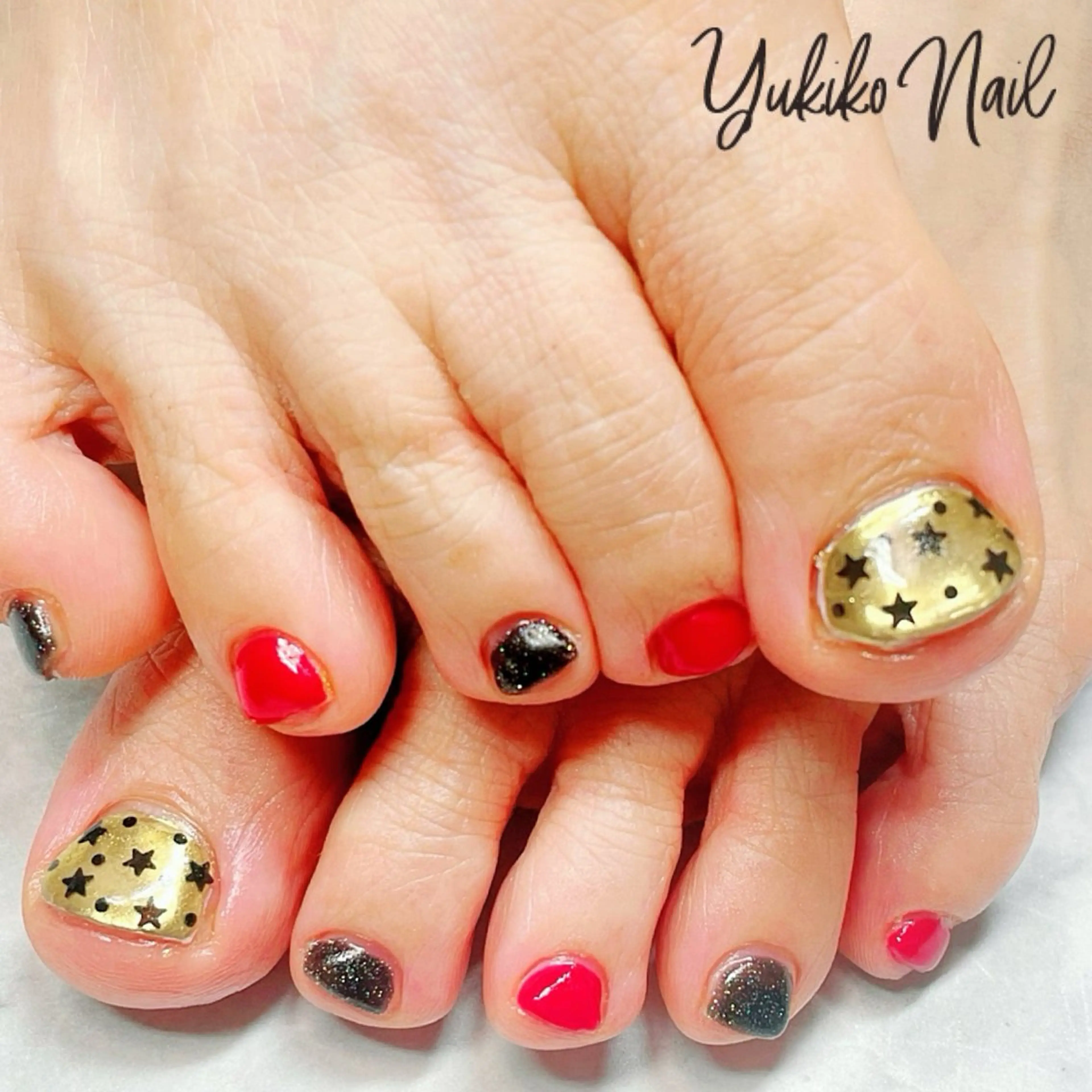 ネイル アートネイル ドット フットネイル ゴールド ハロウィン フットネイル ユキコ ネイルのネイルデザイン