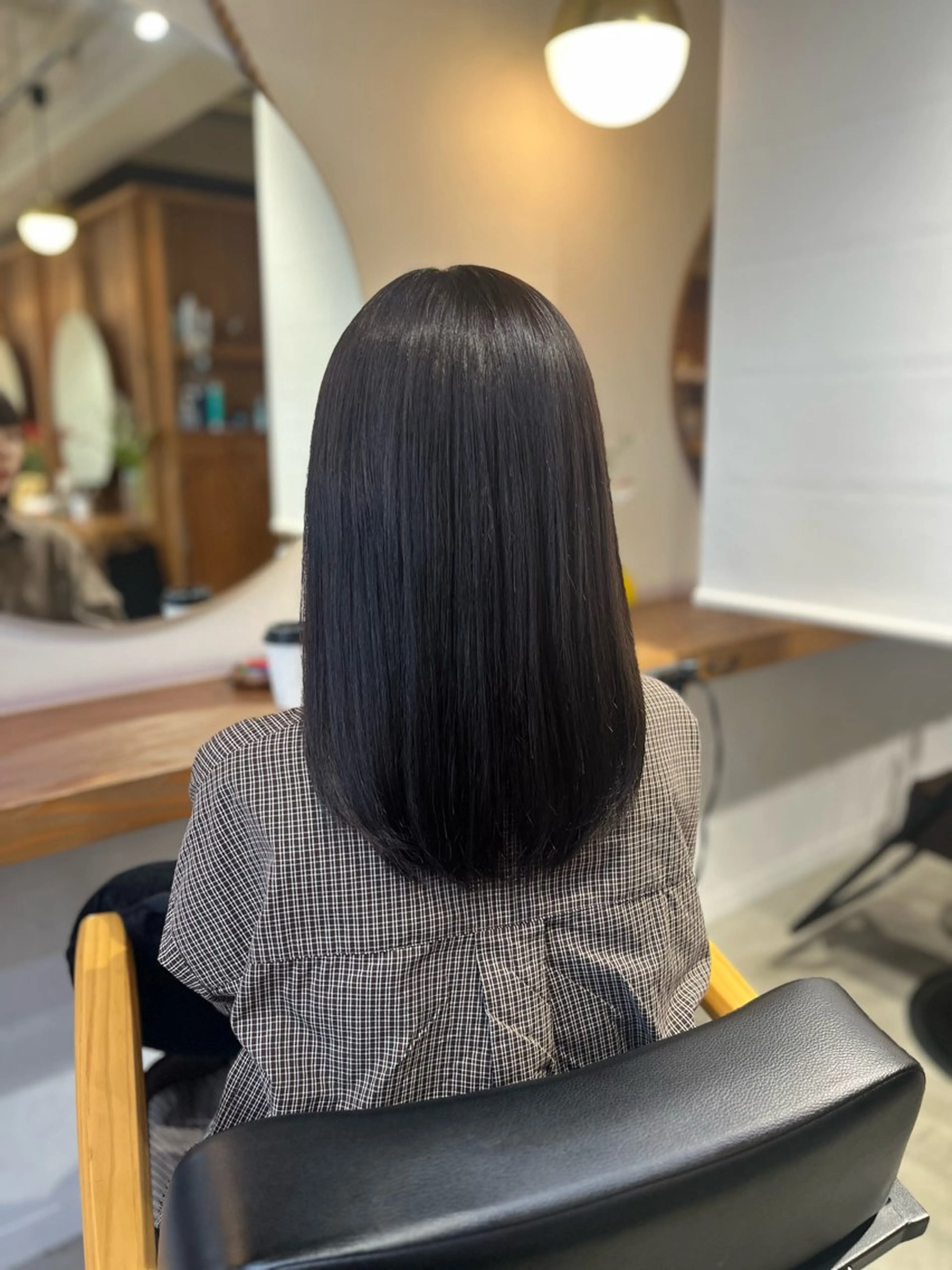 ミディアム カット ヘアカラー 縮毛矯正 トリートメント 塩川ももこ/ 自然な縮毛矯正のヘアスタイル